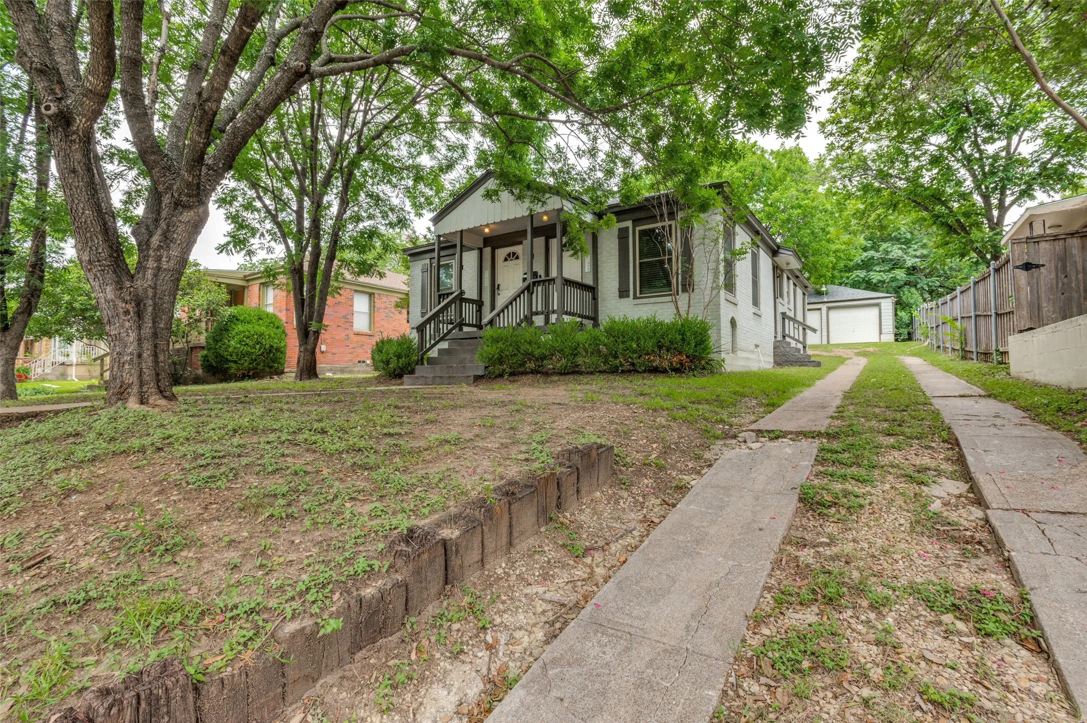 Duplex For Sale in Dallas County , 410 N Oak Cliff Boulevard, Dallas, Texas 75208, 2 Bedroom, 2 Bathroom, 2 Garage spaces, 0 Sqft, built in 1942, mls#21311742, Real Estate Agent in Dallas, Homes For Sale in Dallas county, Homes For Sale in Dallas, Realtor in Dallas Texas, Real Estate Brokerage Independent Realty Texas, Luminita Cordes Realtor