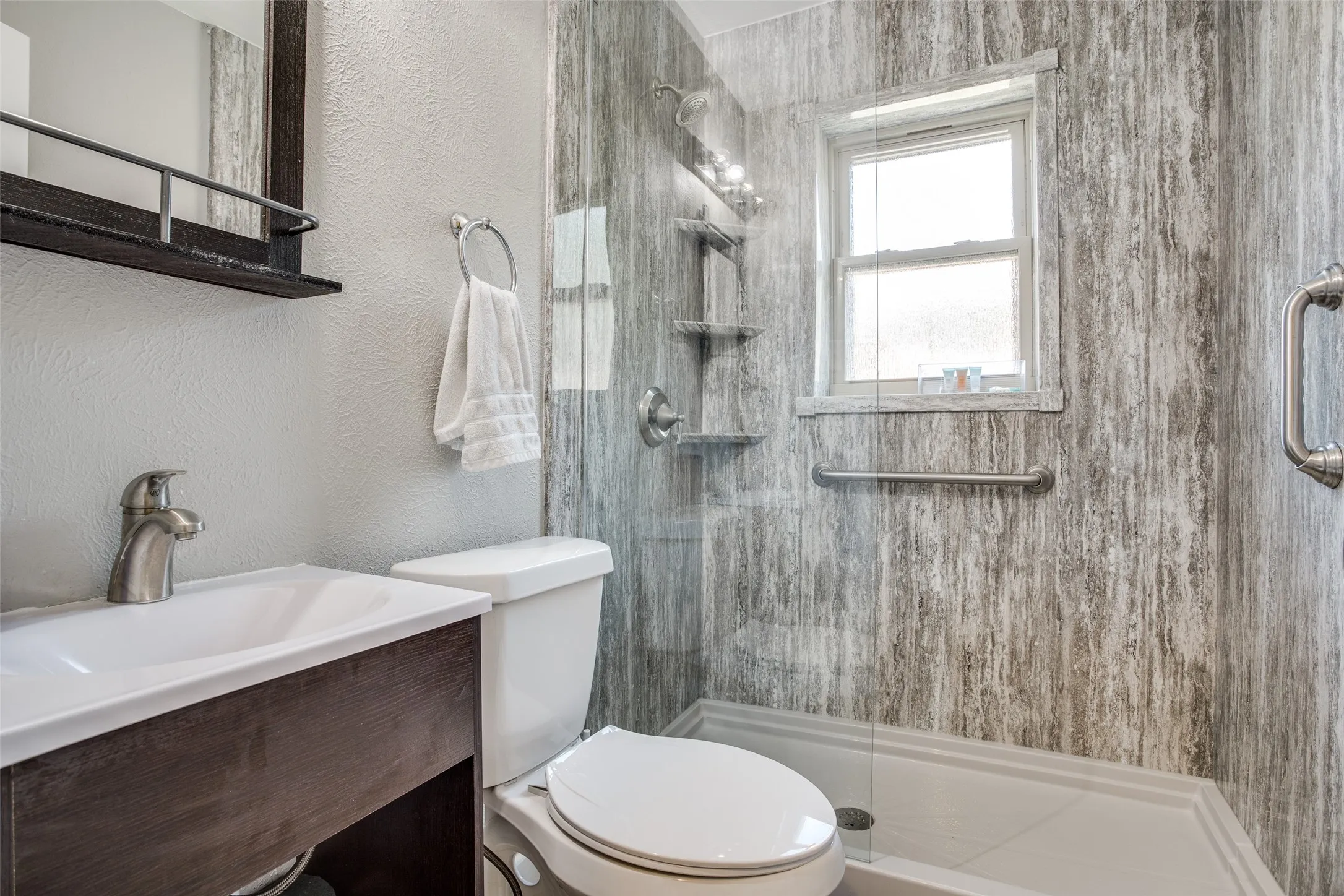 Duplex For Sale in Dallas County , 410 N Oak Cliff Boulevard, Dallas, Texas 75208, 2 Bedroom, 2 Bathroom, 2 Garage spaces, 0 Sqft, built in 1942, mls#21311742, Real Estate Agent in Dallas, Homes For Sale in Dallas county, Homes For Sale in Dallas, Realtor in Dallas Texas, Real Estate Brokerage Independent Realty Texas, Luminita Cordes Realtor