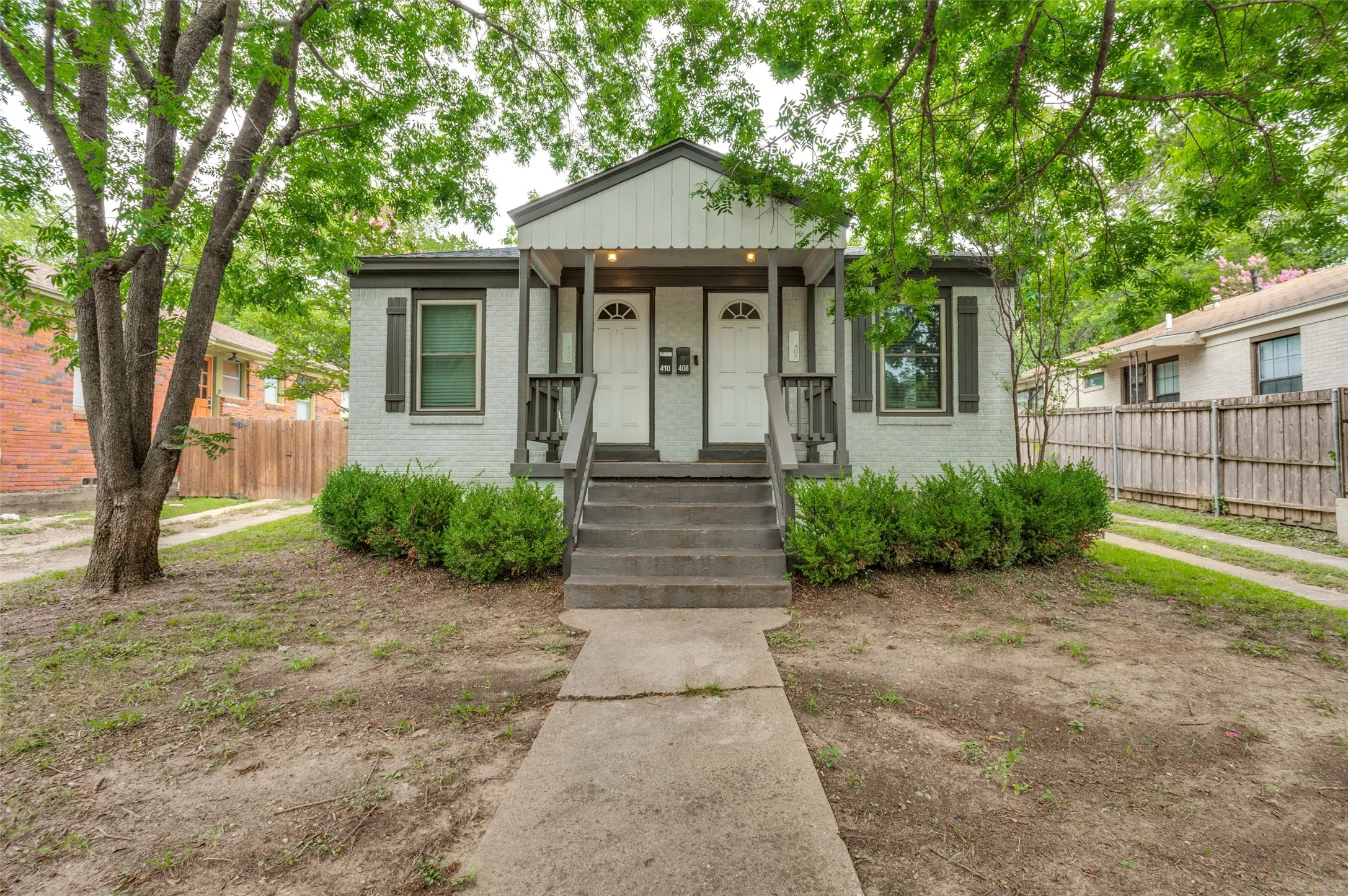 Duplex For Sale in Dallas County , 410 N Oak Cliff Boulevard, Dallas, Texas 75208, 2 Bedroom, 2 Bathroom, 2 Garage spaces, 0 Sqft, built in 1942, mls#21311742, Real Estate Agent in Dallas, Homes For Sale in Dallas county, Homes For Sale in Dallas, Realtor in Dallas Texas, Real Estate Brokerage Independent Realty Texas, Luminita Cordes Realtor