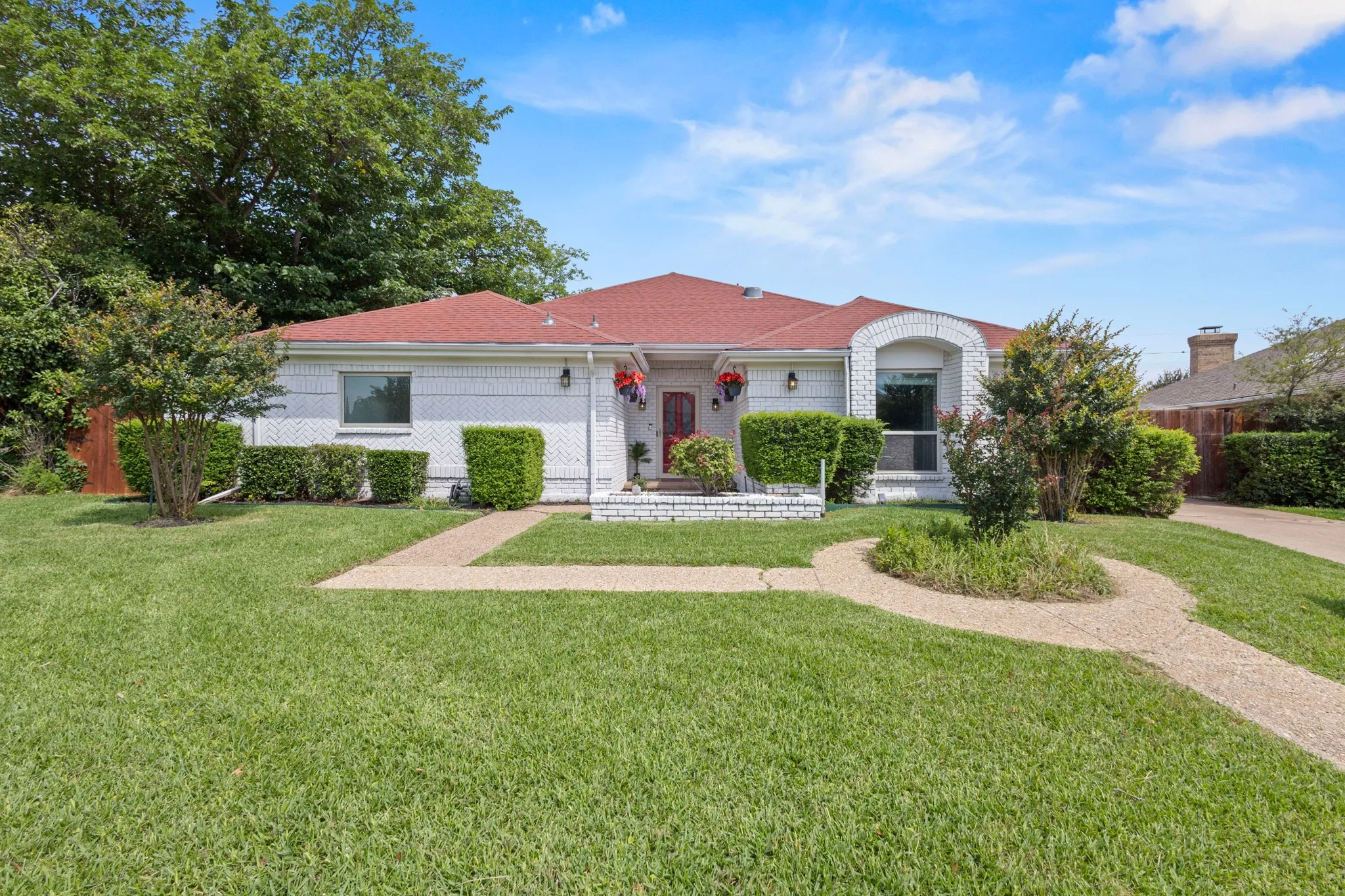 Single Family Residence For Sale in Dallas County , 4017 Timberidge Drive, Irving, Texas 75038, 3 Bedroom, 3 Bathroom, 2 Garage spaces, 1,893 Sqft, built in 1980, mls#21291964, Real Estate Agent in Irving, Homes For Sale in Dallas county, Homes For Sale in Irving, Realtor in Irving Texas, Real Estate Brokerage Independent Realty Texas, Luminita Cordes Realtor