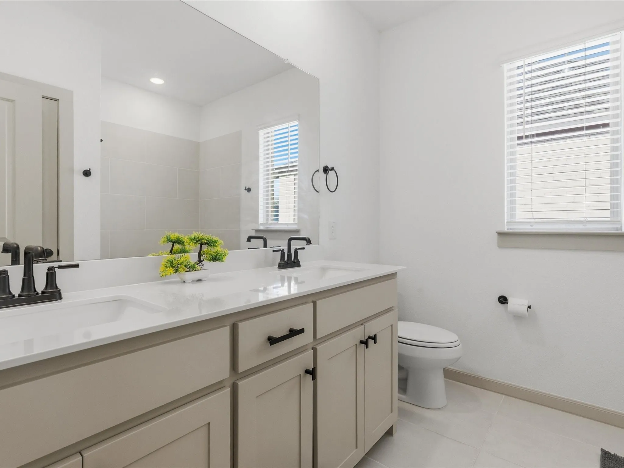 Dual vanity with integrated sinks and black matte fixtures
