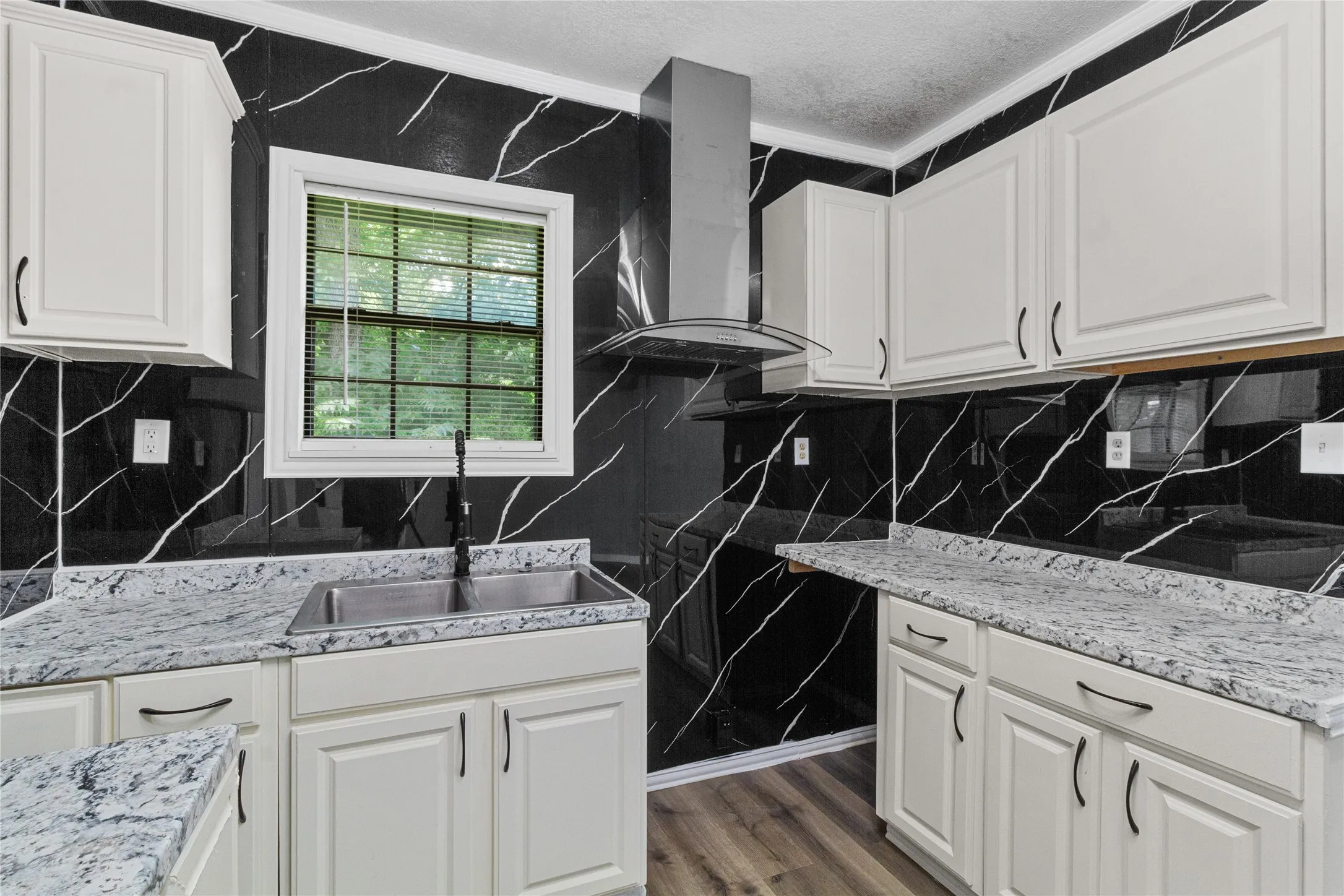 Single Family Residence For Sale in Limestone County , 812 E Sumpter, Mexia, Texas 76667, 4 Bedroom, 2 Bathroom, Garage spaces, 1,956 Sqft, built in 1926, mls#21309579, Real Estate Agent in Mexia, Homes For Sale in Limestone county, Homes For Sale in Mexia, Realtor in Mexia Texas, Real Estate Brokerage Independent Realty Texas, Luminita Cordes Realtor