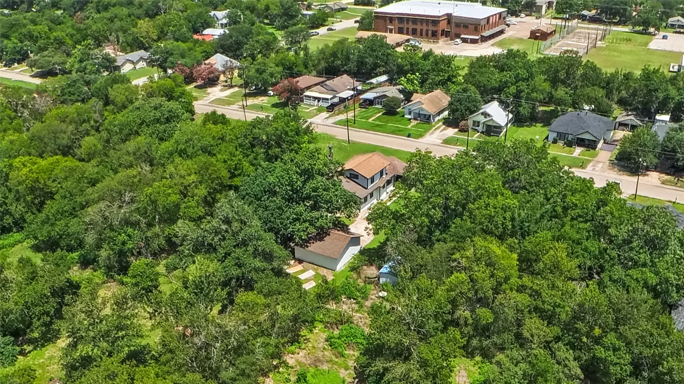 Single Family Residence For Sale in Limestone County , 812 E Sumpter, Mexia, Texas 76667, 4 Bedroom, 2 Bathroom, Garage spaces, 1,956 Sqft, built in 1926, mls#21309579, Real Estate Agent in Mexia, Homes For Sale in Limestone county, Homes For Sale in Mexia, Realtor in Mexia Texas, Real Estate Brokerage Independent Realty Texas, Luminita Cordes Realtor