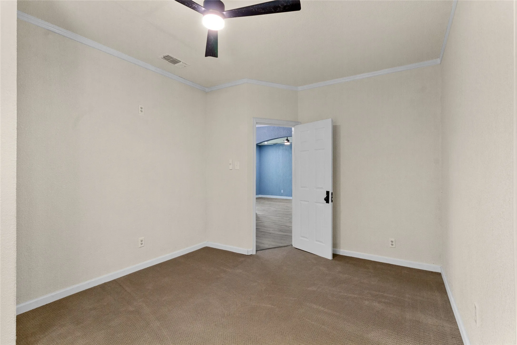 Single Family Residence For Sale in Limestone County , 812 E Sumpter, Mexia, Texas 76667, 4 Bedroom, 2 Bathroom, Garage spaces, 1,956 Sqft, built in 1926, mls#21309579, Real Estate Agent in Mexia, Homes For Sale in Limestone county, Homes For Sale in Mexia, Realtor in Mexia Texas, Real Estate Brokerage Independent Realty Texas, Luminita Cordes Realtor