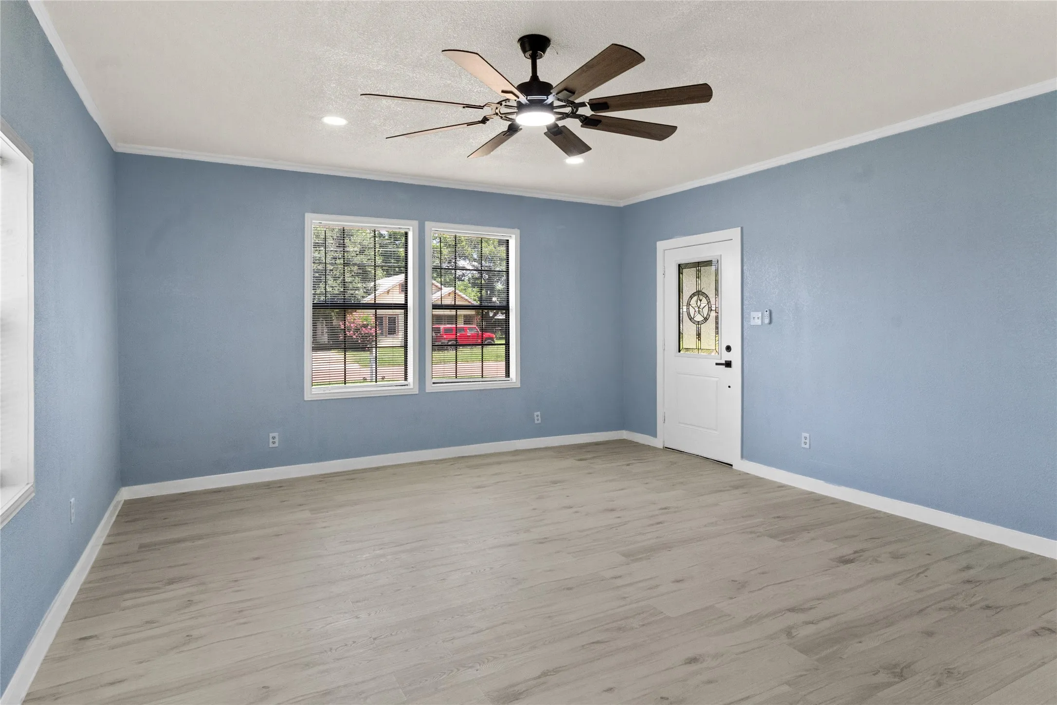 Single Family Residence For Sale in Limestone County , 812 E Sumpter, Mexia, Texas 76667, 4 Bedroom, 2 Bathroom, Garage spaces, 1,956 Sqft, built in 1926, mls#21309579, Real Estate Agent in Mexia, Homes For Sale in Limestone county, Homes For Sale in Mexia, Realtor in Mexia Texas, Real Estate Brokerage Independent Realty Texas, Luminita Cordes Realtor