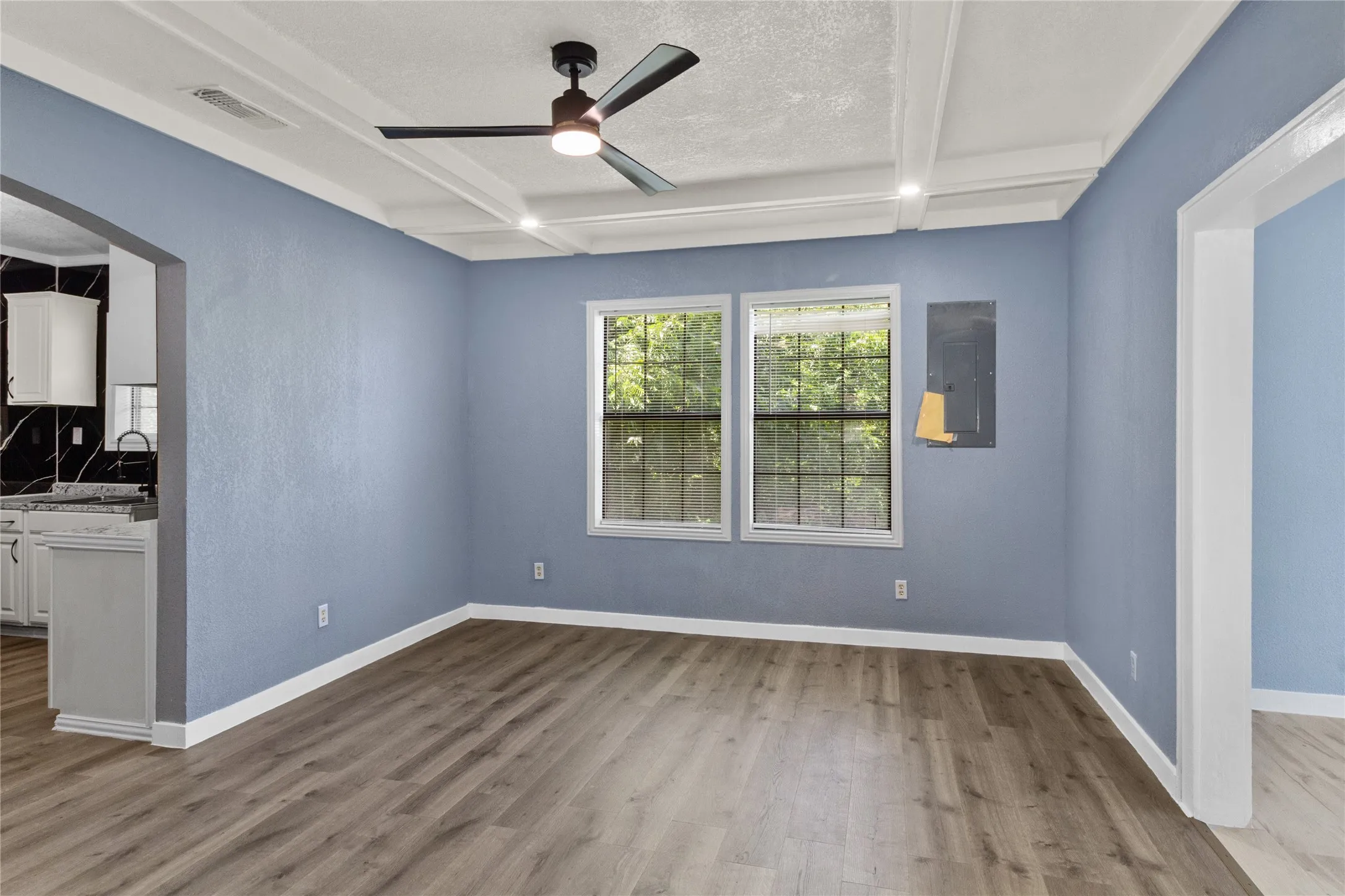Single Family Residence For Sale in Limestone County , 812 E Sumpter, Mexia, Texas 76667, 4 Bedroom, 2 Bathroom, Garage spaces, 1,956 Sqft, built in 1926, mls#21309579, Real Estate Agent in Mexia, Homes For Sale in Limestone county, Homes For Sale in Mexia, Realtor in Mexia Texas, Real Estate Brokerage Independent Realty Texas, Luminita Cordes Realtor