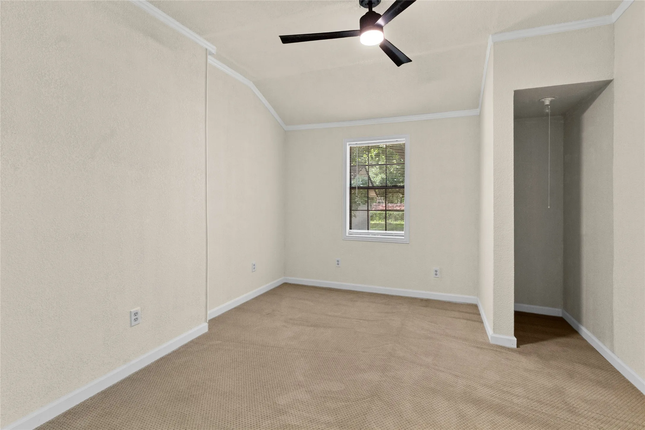 Single Family Residence For Sale in Limestone County , 812 E Sumpter, Mexia, Texas 76667, 4 Bedroom, 2 Bathroom, Garage spaces, 1,956 Sqft, built in 1926, mls#21309579, Real Estate Agent in Mexia, Homes For Sale in Limestone county, Homes For Sale in Mexia, Realtor in Mexia Texas, Real Estate Brokerage Independent Realty Texas, Luminita Cordes Realtor
