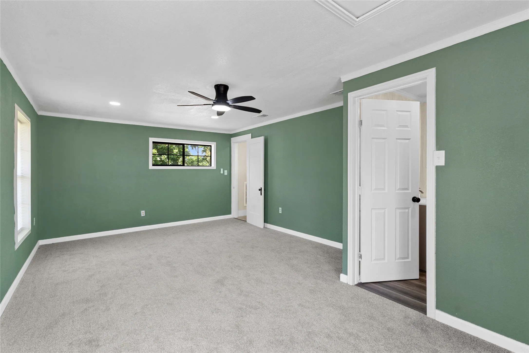Single Family Residence For Sale in Limestone County , 812 E Sumpter, Mexia, Texas 76667, 4 Bedroom, 2 Bathroom, Garage spaces, 1,956 Sqft, built in 1926, mls#21309579, Real Estate Agent in Mexia, Homes For Sale in Limestone county, Homes For Sale in Mexia, Realtor in Mexia Texas, Real Estate Brokerage Independent Realty Texas, Luminita Cordes Realtor