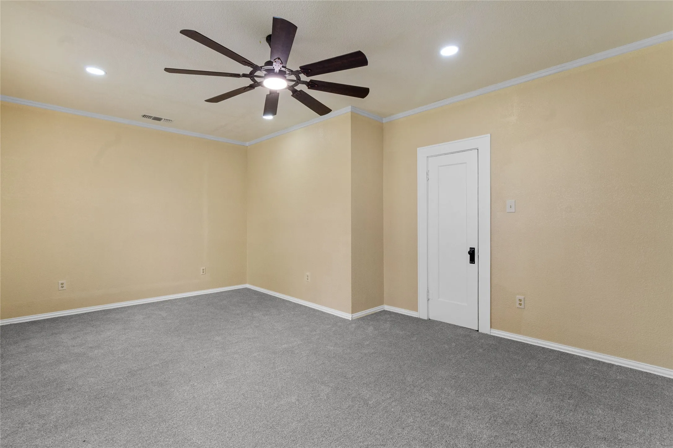 Single Family Residence For Sale in Limestone County , 812 E Sumpter, Mexia, Texas 76667, 4 Bedroom, 2 Bathroom, Garage spaces, 1,956 Sqft, built in 1926, mls#21309579, Real Estate Agent in Mexia, Homes For Sale in Limestone county, Homes For Sale in Mexia, Realtor in Mexia Texas, Real Estate Brokerage Independent Realty Texas, Luminita Cordes Realtor