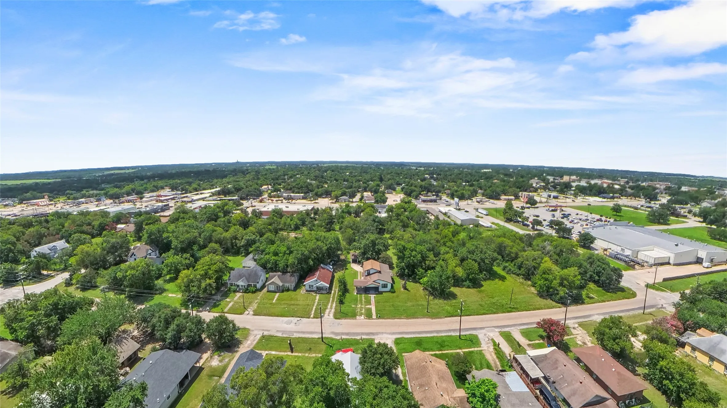 Single Family Residence For Sale in Limestone County , 812 E Sumpter, Mexia, Texas 76667, 4 Bedroom, 2 Bathroom, Garage spaces, 1,956 Sqft, built in 1926, mls#21309579, Real Estate Agent in Mexia, Homes For Sale in Limestone county, Homes For Sale in Mexia, Realtor in Mexia Texas, Real Estate Brokerage Independent Realty Texas, Luminita Cordes Realtor