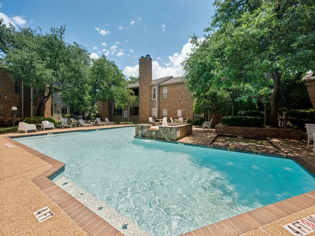 Condominium For Sale in Tarrant County , 1200 Riverchase Lane 125, Arlington, Texas 76011, 2 Bedroom, 2 Bathroom, 1 Garage spaces, 939 Sqft, built in 1983, mls#21312568, Real Estate Agent in Arlington, Homes For Sale in Tarrant county, Homes For Sale in Arlington, Realtor in Arlington Texas, Real Estate Brokerage Independent Realty Texas, Luminita Cordes Realtor
