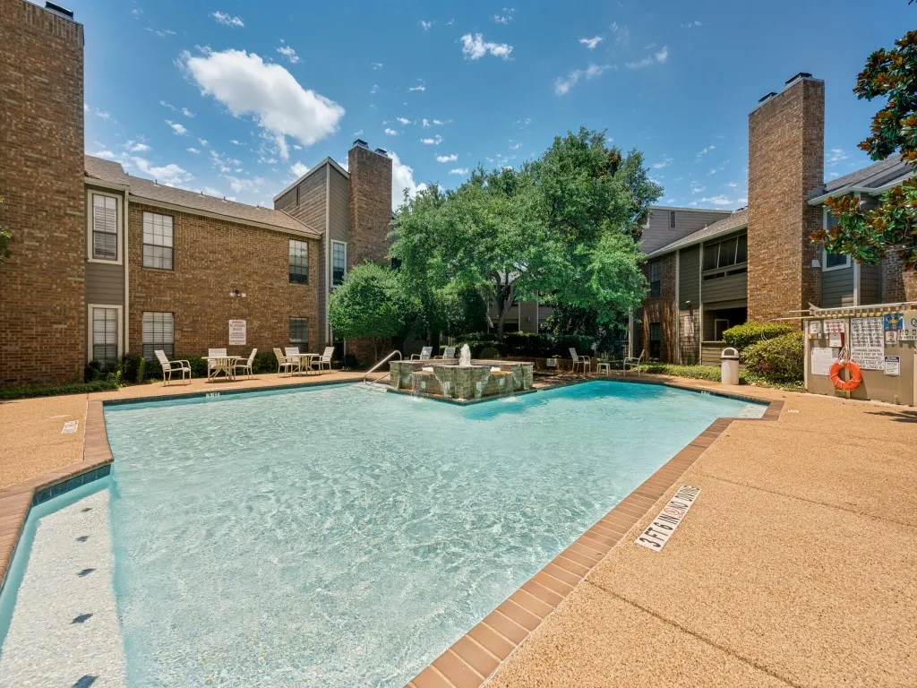 Condominium For Sale in Tarrant County , 1200 Riverchase Lane 125, Arlington, Texas 76011, 2 Bedroom, 2 Bathroom, 1 Garage spaces, 939 Sqft, built in 1983, mls#21312568, Real Estate Agent in Arlington, Homes For Sale in Tarrant county, Homes For Sale in Arlington, Realtor in Arlington Texas, Real Estate Brokerage Independent Realty Texas, Luminita Cordes Realtor