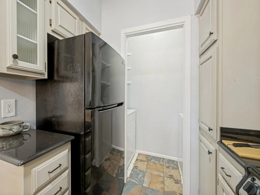 Condominium For Sale in Tarrant County , 1200 Riverchase Lane 125, Arlington, Texas 76011, 2 Bedroom, 2 Bathroom, 1 Garage spaces, 939 Sqft, built in 1983, mls#21312568, Real Estate Agent in Arlington, Homes For Sale in Tarrant county, Homes For Sale in Arlington, Realtor in Arlington Texas, Real Estate Brokerage Independent Realty Texas, Luminita Cordes Realtor