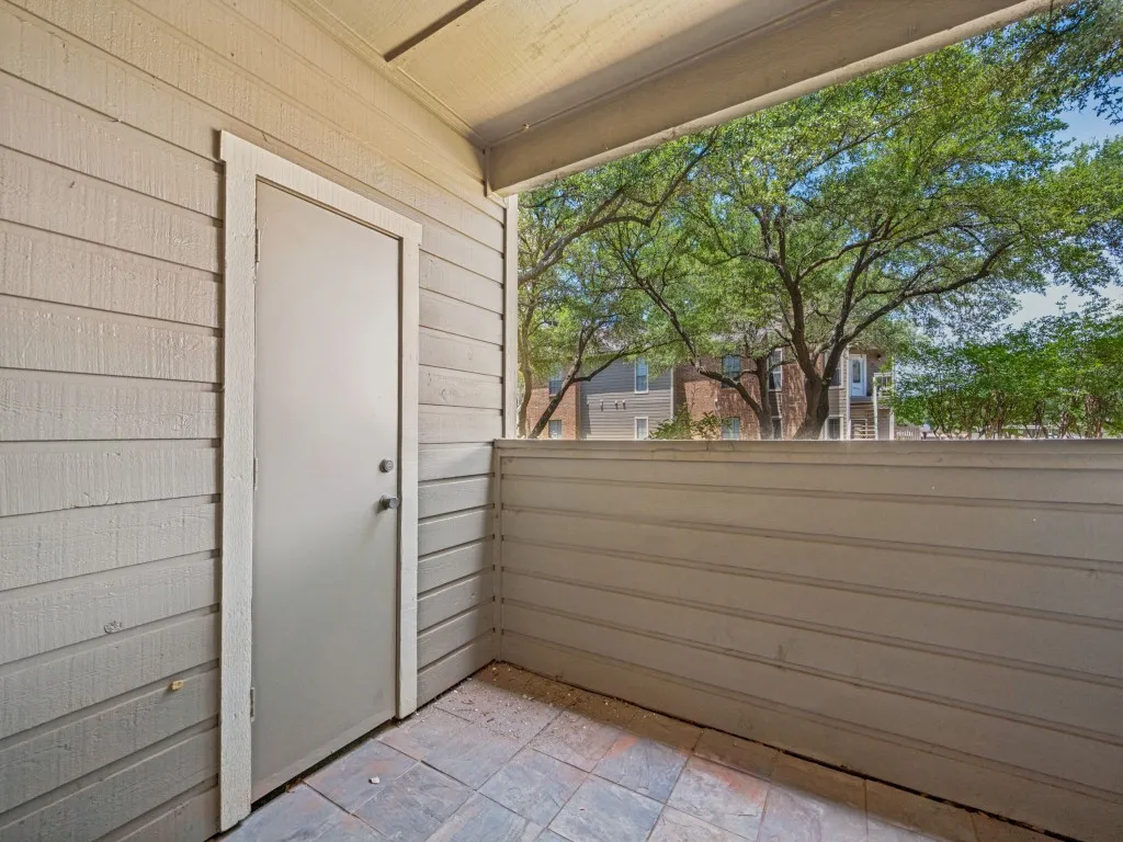 Condominium For Sale in Tarrant County , 1200 Riverchase Lane 125, Arlington, Texas 76011, 2 Bedroom, 2 Bathroom, 1 Garage spaces, 939 Sqft, built in 1983, mls#21312568, Real Estate Agent in Arlington, Homes For Sale in Tarrant county, Homes For Sale in Arlington, Realtor in Arlington Texas, Real Estate Brokerage Independent Realty Texas, Luminita Cordes Realtor