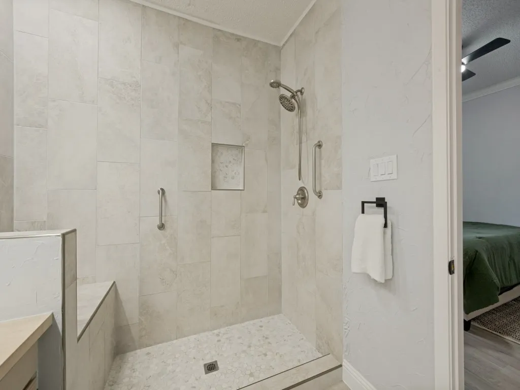 Condominium For Sale in Tarrant County , 1200 Riverchase Lane 125, Arlington, Texas 76011, 2 Bedroom, 2 Bathroom, 1 Garage spaces, 939 Sqft, built in 1983, mls#21312568, Real Estate Agent in Arlington, Homes For Sale in Tarrant county, Homes For Sale in Arlington, Realtor in Arlington Texas, Real Estate Brokerage Independent Realty Texas, Luminita Cordes Realtor