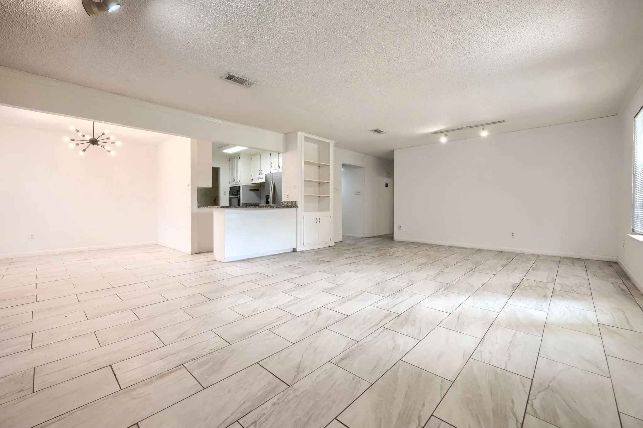 Single Family Residence For Sale in Tarrant County , 821 Prestwick Street, Bedford, Texas 76022, 3 Bedroom, 2 Bathroom, 2 Garage spaces, 1,390 Sqft, built in 1968, mls#21311104, Real Estate Agent in Bedford, Homes For Sale in Tarrant county, Homes For Sale in Bedford, Realtor in Bedford Texas, Real Estate Brokerage Independent Realty Texas, Luminita Cordes Realtor