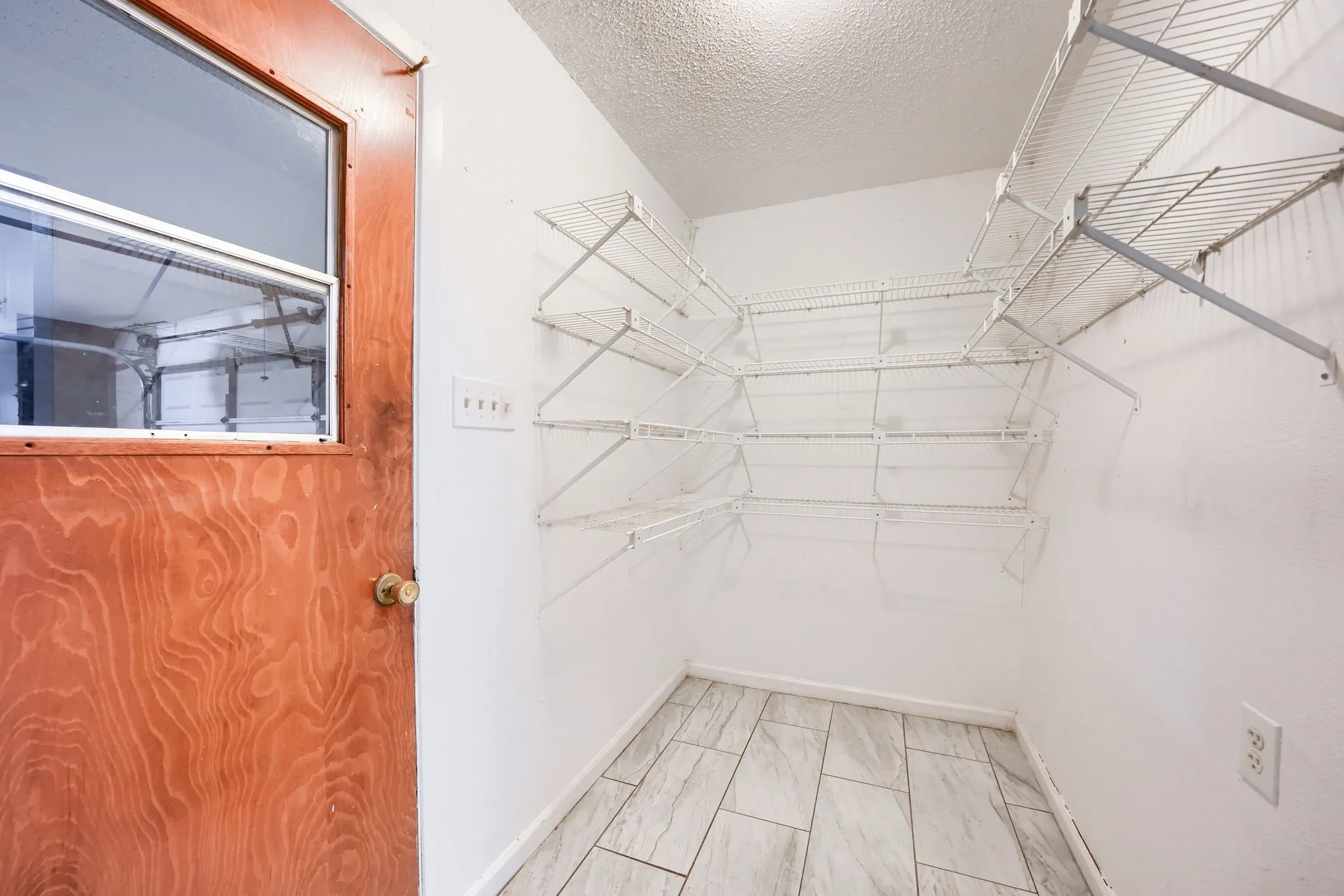 Single Family Residence For Sale in Tarrant County , 821 Prestwick Street, Bedford, Texas 76022, 3 Bedroom, 2 Bathroom, 2 Garage spaces, 1,390 Sqft, built in 1968, mls#21311104, Real Estate Agent in Bedford, Homes For Sale in Tarrant county, Homes For Sale in Bedford, Realtor in Bedford Texas, Real Estate Brokerage Independent Realty Texas, Luminita Cordes Realtor