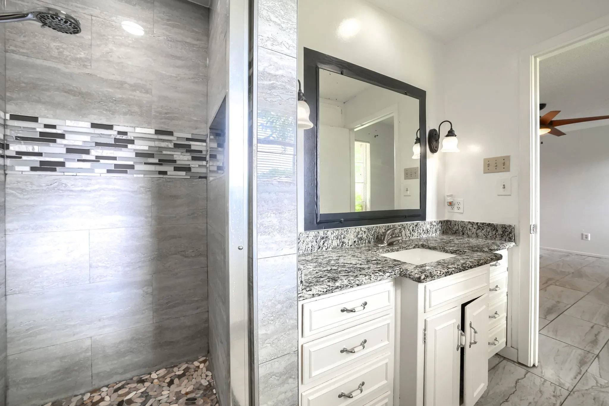 Single Family Residence For Sale in Tarrant County , 821 Prestwick Street, Bedford, Texas 76022, 3 Bedroom, 2 Bathroom, 2 Garage spaces, 1,390 Sqft, built in 1968, mls#21311104, Real Estate Agent in Bedford, Homes For Sale in Tarrant county, Homes For Sale in Bedford, Realtor in Bedford Texas, Real Estate Brokerage Independent Realty Texas, Luminita Cordes Realtor