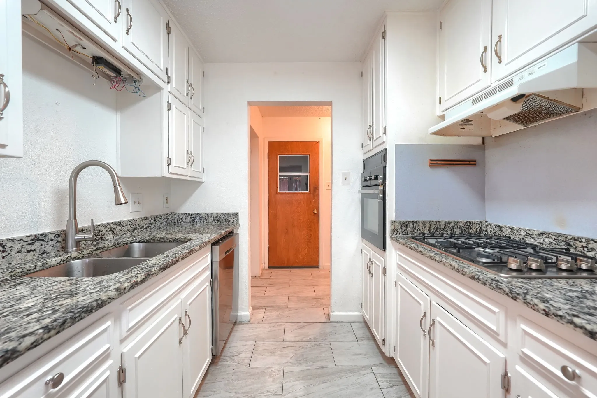 Single Family Residence For Sale in Tarrant County , 821 Prestwick Street, Bedford, Texas 76022, 3 Bedroom, 2 Bathroom, 2 Garage spaces, 1,390 Sqft, built in 1968, mls#21311104, Real Estate Agent in Bedford, Homes For Sale in Tarrant county, Homes For Sale in Bedford, Realtor in Bedford Texas, Real Estate Brokerage Independent Realty Texas, Luminita Cordes Realtor