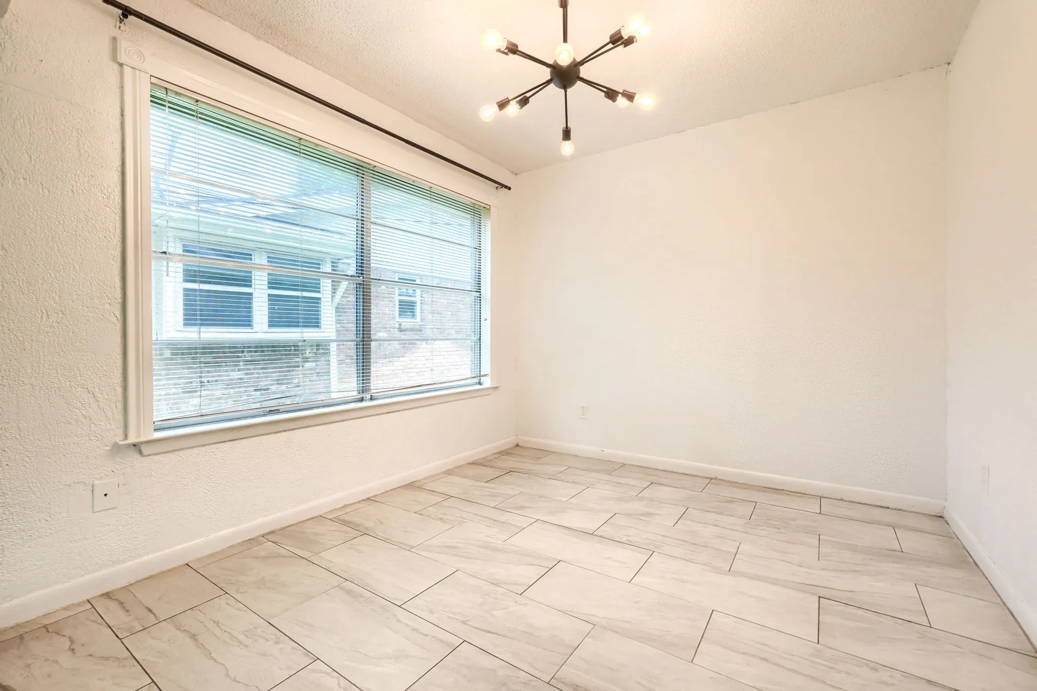 Single Family Residence For Sale in Tarrant County , 821 Prestwick Street, Bedford, Texas 76022, 3 Bedroom, 2 Bathroom, 2 Garage spaces, 1,390 Sqft, built in 1968, mls#21311104, Real Estate Agent in Bedford, Homes For Sale in Tarrant county, Homes For Sale in Bedford, Realtor in Bedford Texas, Real Estate Brokerage Independent Realty Texas, Luminita Cordes Realtor