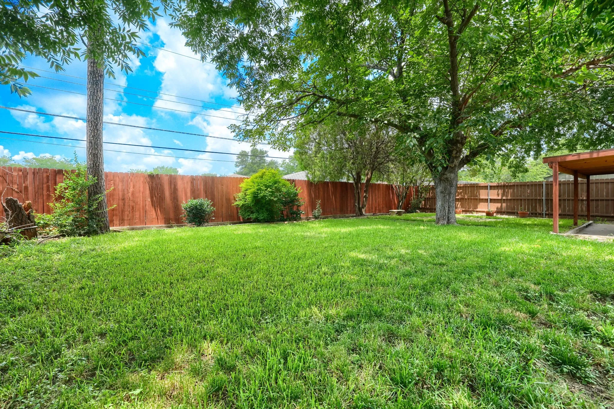 Single Family Residence For Sale in Tarrant County , 821 Prestwick Street, Bedford, Texas 76022, 3 Bedroom, 2 Bathroom, 2 Garage spaces, 1,390 Sqft, built in 1968, mls#21311104, Real Estate Agent in Bedford, Homes For Sale in Tarrant county, Homes For Sale in Bedford, Realtor in Bedford Texas, Real Estate Brokerage Independent Realty Texas, Luminita Cordes Realtor