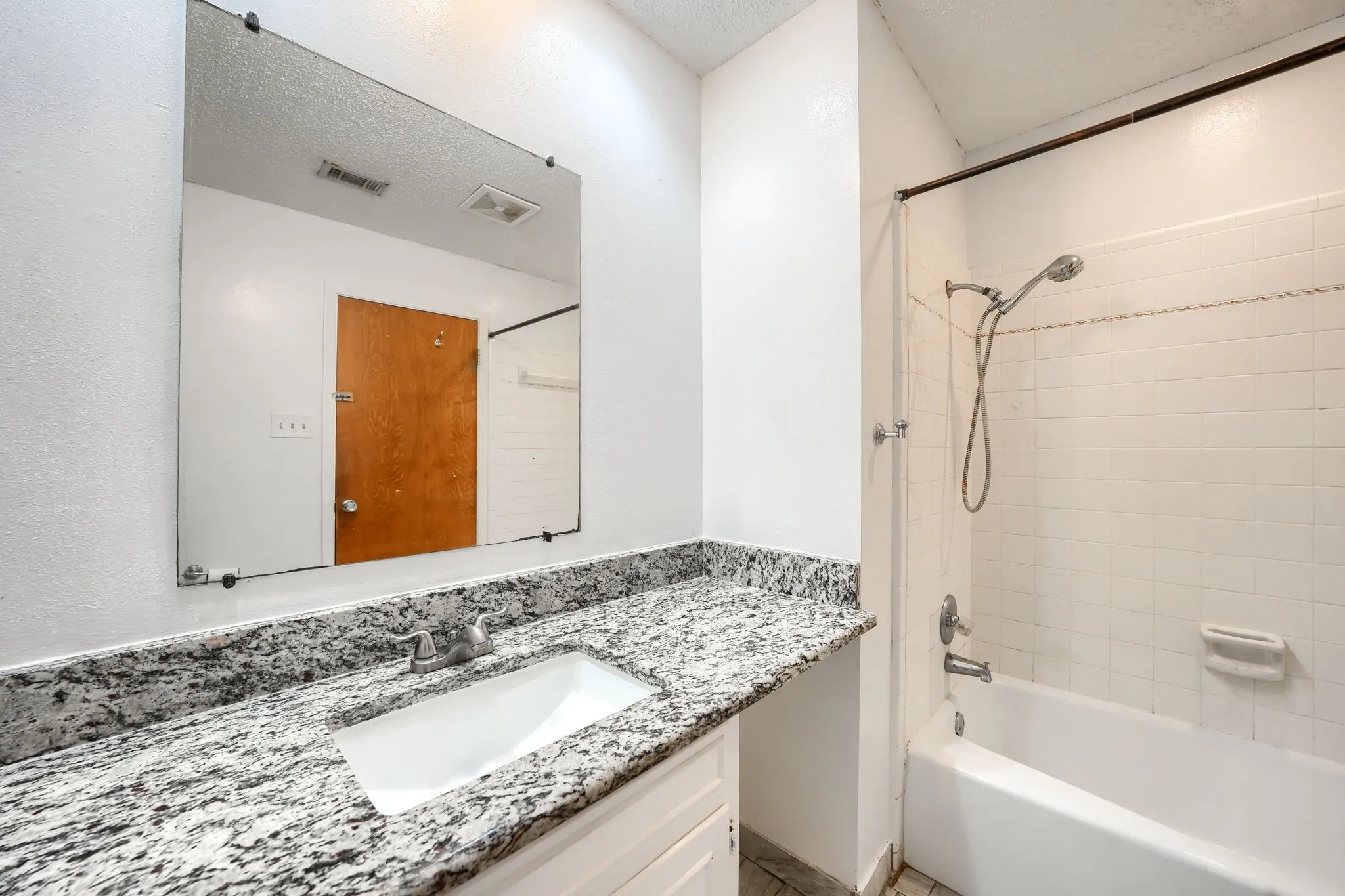 Single Family Residence For Sale in Tarrant County , 821 Prestwick Street, Bedford, Texas 76022, 3 Bedroom, 2 Bathroom, 2 Garage spaces, 1,390 Sqft, built in 1968, mls#21311104, Real Estate Agent in Bedford, Homes For Sale in Tarrant county, Homes For Sale in Bedford, Realtor in Bedford Texas, Real Estate Brokerage Independent Realty Texas, Luminita Cordes Realtor