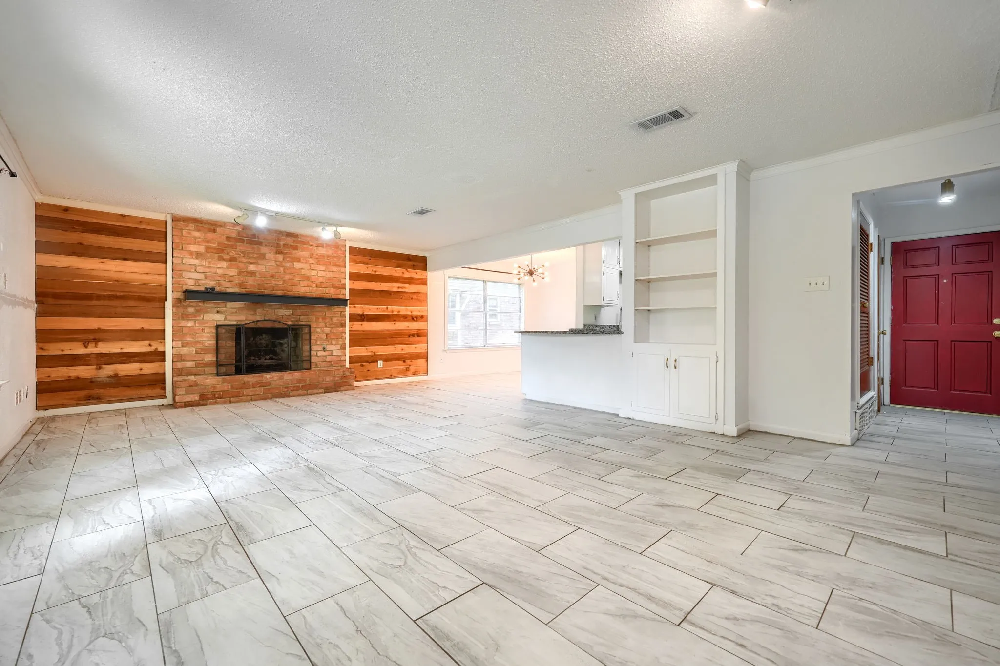Single Family Residence For Sale in Tarrant County , 821 Prestwick Street, Bedford, Texas 76022, 3 Bedroom, 2 Bathroom, 2 Garage spaces, 1,390 Sqft, built in 1968, mls#21311104, Real Estate Agent in Bedford, Homes For Sale in Tarrant county, Homes For Sale in Bedford, Realtor in Bedford Texas, Real Estate Brokerage Independent Realty Texas, Luminita Cordes Realtor
