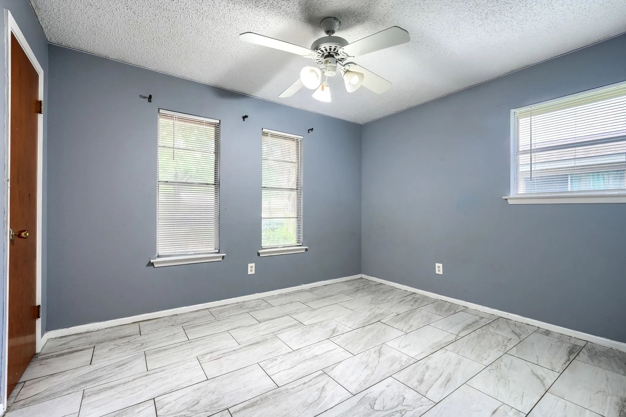 Single Family Residence For Sale in Tarrant County , 821 Prestwick Street, Bedford, Texas 76022, 3 Bedroom, 2 Bathroom, 2 Garage spaces, 1,390 Sqft, built in 1968, mls#21311104, Real Estate Agent in Bedford, Homes For Sale in Tarrant county, Homes For Sale in Bedford, Realtor in Bedford Texas, Real Estate Brokerage Independent Realty Texas, Luminita Cordes Realtor