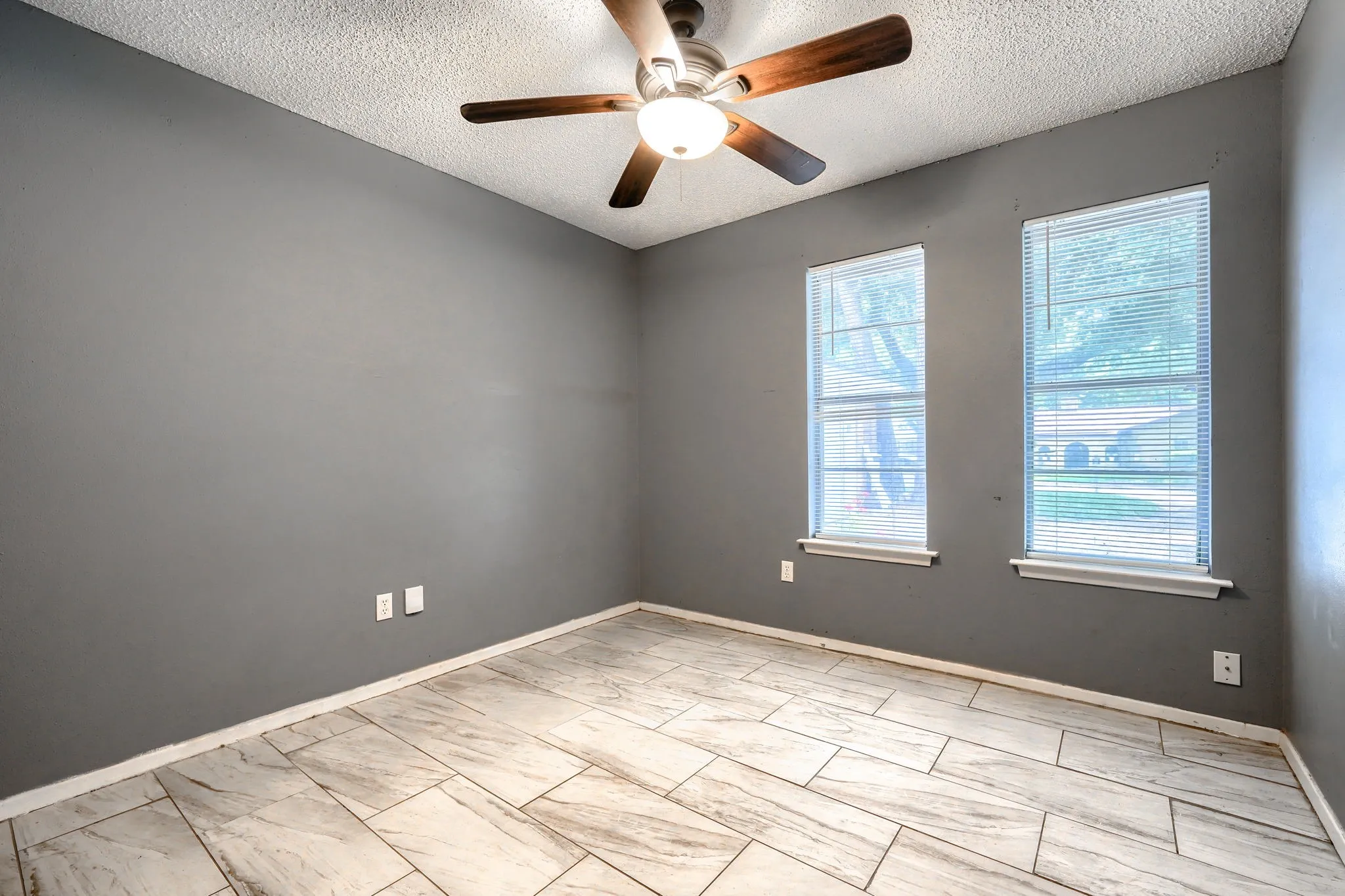 Single Family Residence For Sale in Tarrant County , 821 Prestwick Street, Bedford, Texas 76022, 3 Bedroom, 2 Bathroom, 2 Garage spaces, 1,390 Sqft, built in 1968, mls#21311104, Real Estate Agent in Bedford, Homes For Sale in Tarrant county, Homes For Sale in Bedford, Realtor in Bedford Texas, Real Estate Brokerage Independent Realty Texas, Luminita Cordes Realtor