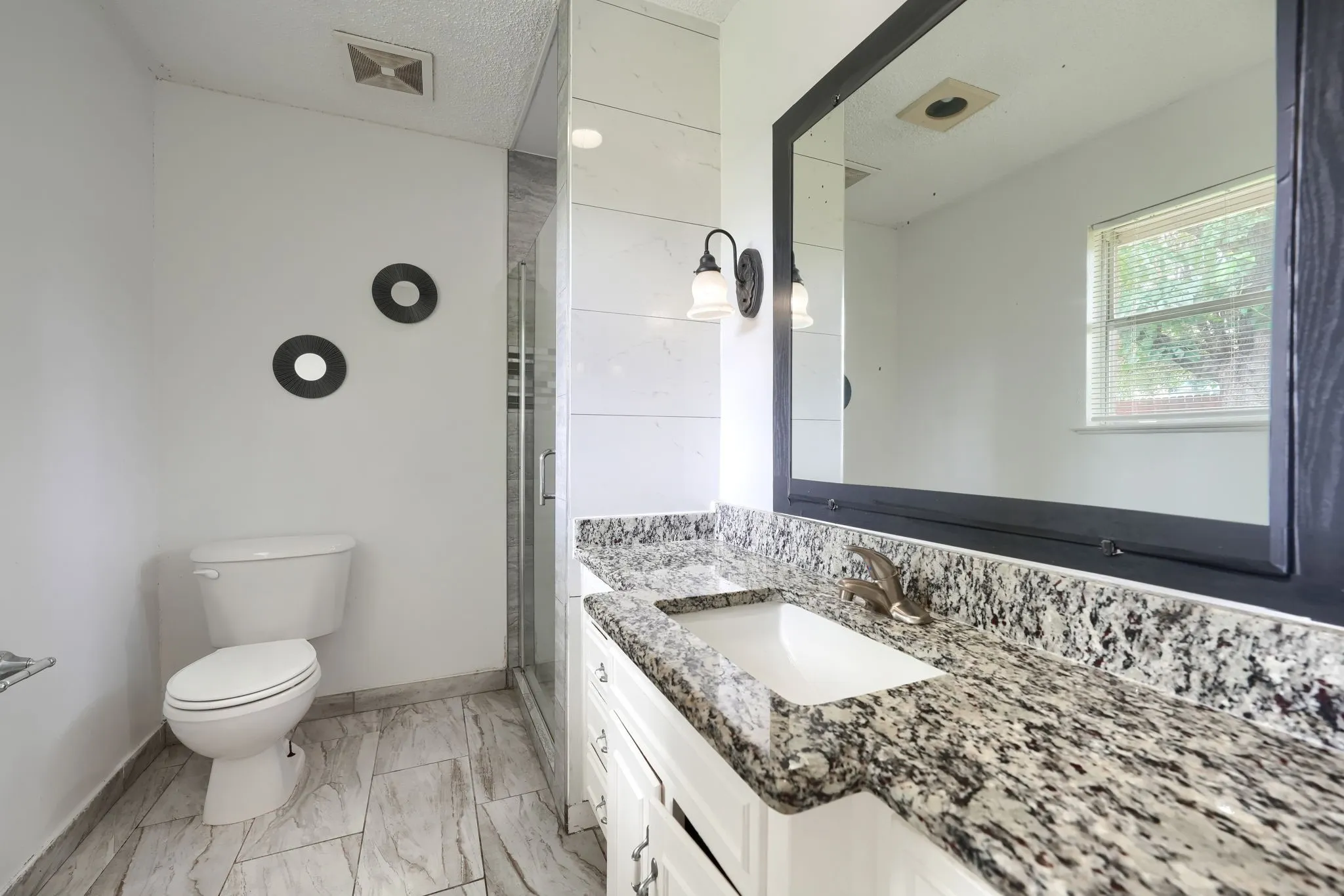 Single Family Residence For Sale in Tarrant County , 821 Prestwick Street, Bedford, Texas 76022, 3 Bedroom, 2 Bathroom, 2 Garage spaces, 1,390 Sqft, built in 1968, mls#21311104, Real Estate Agent in Bedford, Homes For Sale in Tarrant county, Homes For Sale in Bedford, Realtor in Bedford Texas, Real Estate Brokerage Independent Realty Texas, Luminita Cordes Realtor