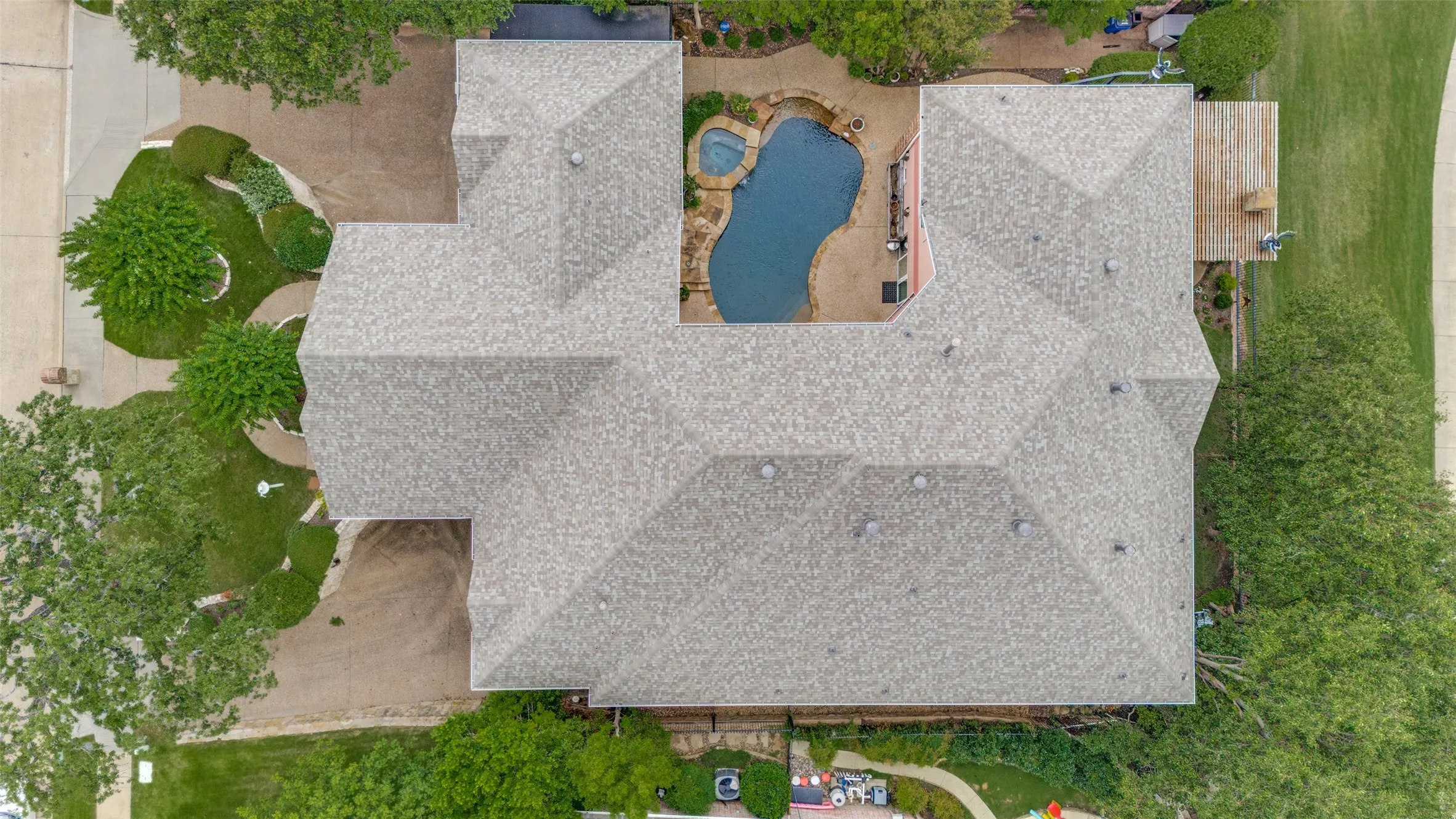 Single Family Residence For Sale in Denton County , 1634 Oak Ridge Drive, Corinth, Texas 76210, 4 Bedroom, 7 Bathroom, 4 Garage spaces, 8,108 Sqft, built in 2003, mls#21312408, Real Estate Agent in Corinth, Homes For Sale in Denton county, Homes For Sale in Corinth, Realtor in Corinth Texas, Real Estate Brokerage Independent Realty Texas, Luminita Cordes Realtor
