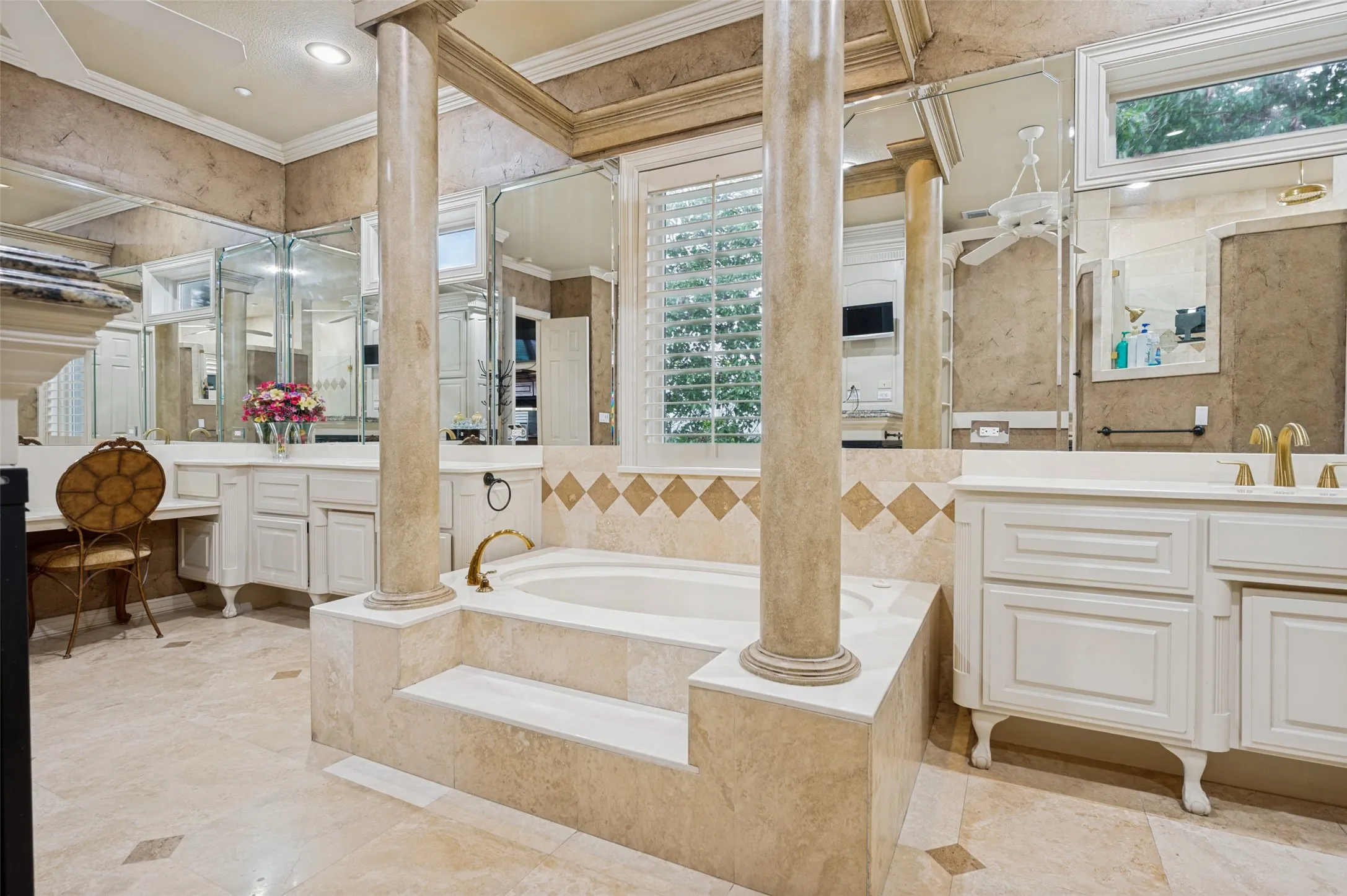 Single Family Residence For Sale in Denton County , 1634 Oak Ridge Drive, Corinth, Texas 76210, 4 Bedroom, 7 Bathroom, 4 Garage spaces, 8,108 Sqft, built in 2003, mls#21312408, Real Estate Agent in Corinth, Homes For Sale in Denton county, Homes For Sale in Corinth, Realtor in Corinth Texas, Real Estate Brokerage Independent Realty Texas, Luminita Cordes Realtor