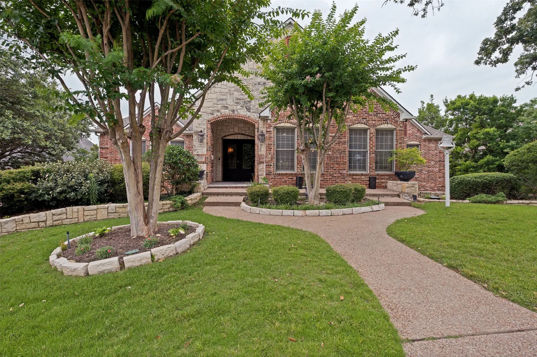 Single Family Residence For Sale in Denton County , 1634 Oak Ridge Drive, Corinth, Texas 76210, 4 Bedroom, 7 Bathroom, 4 Garage spaces, 8,108 Sqft, built in 2003, mls#21312408, Real Estate Agent in Corinth, Homes For Sale in Denton county, Homes For Sale in Corinth, Realtor in Corinth Texas, Real Estate Brokerage Independent Realty Texas, Luminita Cordes Realtor