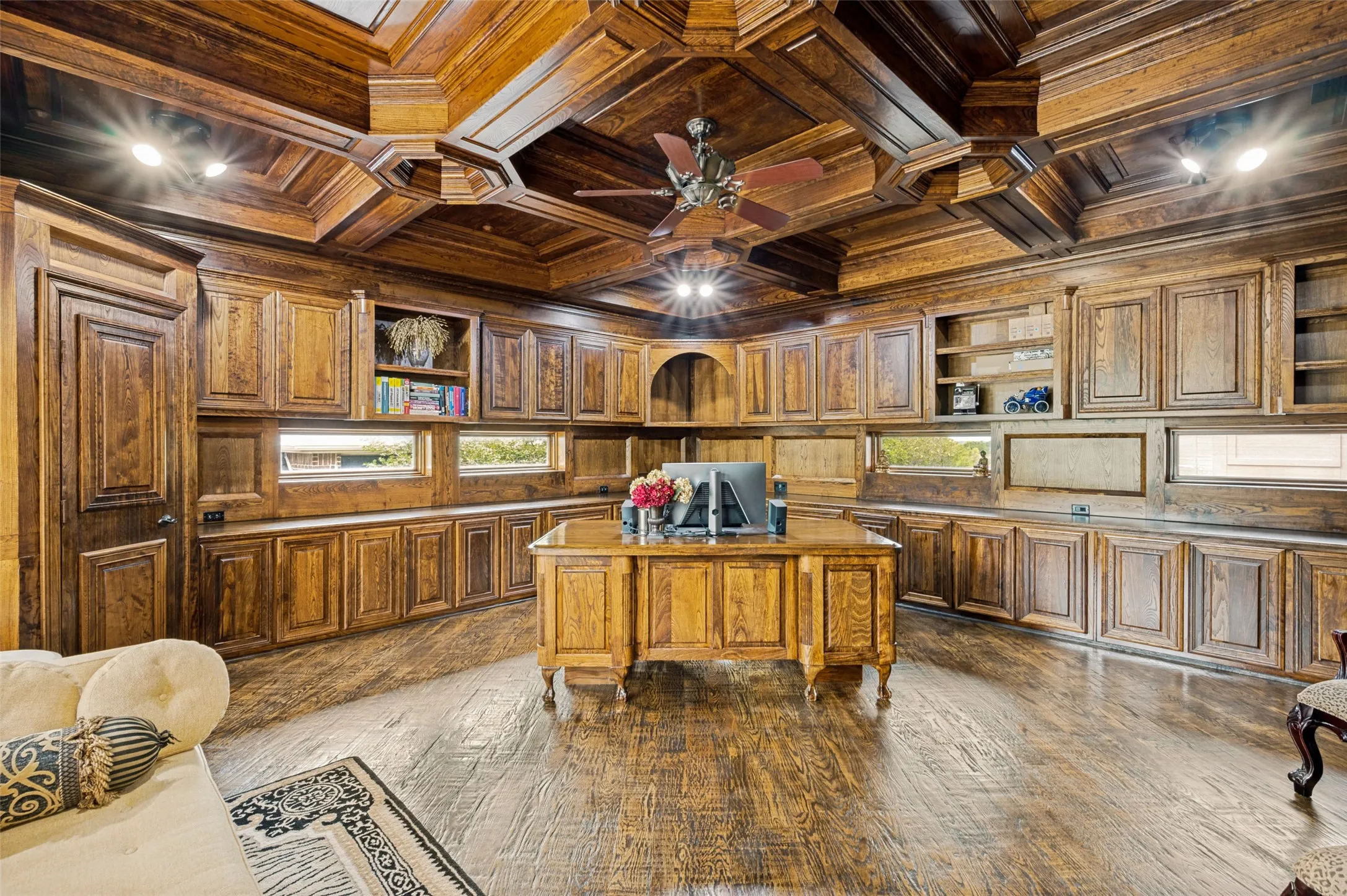 Single Family Residence For Sale in Denton County , 1634 Oak Ridge Drive, Corinth, Texas 76210, 4 Bedroom, 7 Bathroom, 4 Garage spaces, 8,108 Sqft, built in 2003, mls#21312408, Real Estate Agent in Corinth, Homes For Sale in Denton county, Homes For Sale in Corinth, Realtor in Corinth Texas, Real Estate Brokerage Independent Realty Texas, Luminita Cordes Realtor