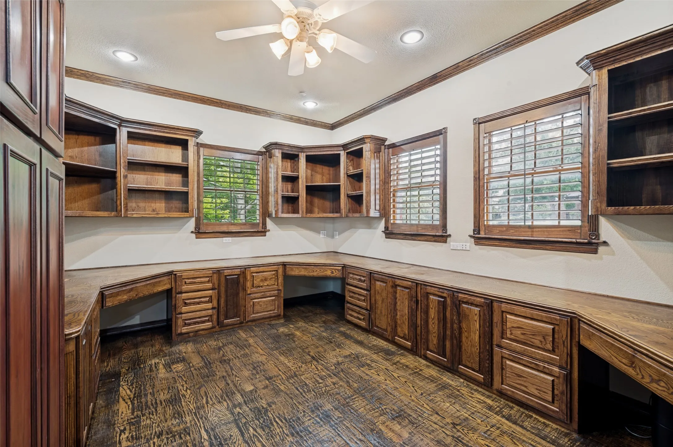 Single Family Residence For Sale in Denton County , 1634 Oak Ridge Drive, Corinth, Texas 76210, 4 Bedroom, 7 Bathroom, 4 Garage spaces, 8,108 Sqft, built in 2003, mls#21312408, Real Estate Agent in Corinth, Homes For Sale in Denton county, Homes For Sale in Corinth, Realtor in Corinth Texas, Real Estate Brokerage Independent Realty Texas, Luminita Cordes Realtor
