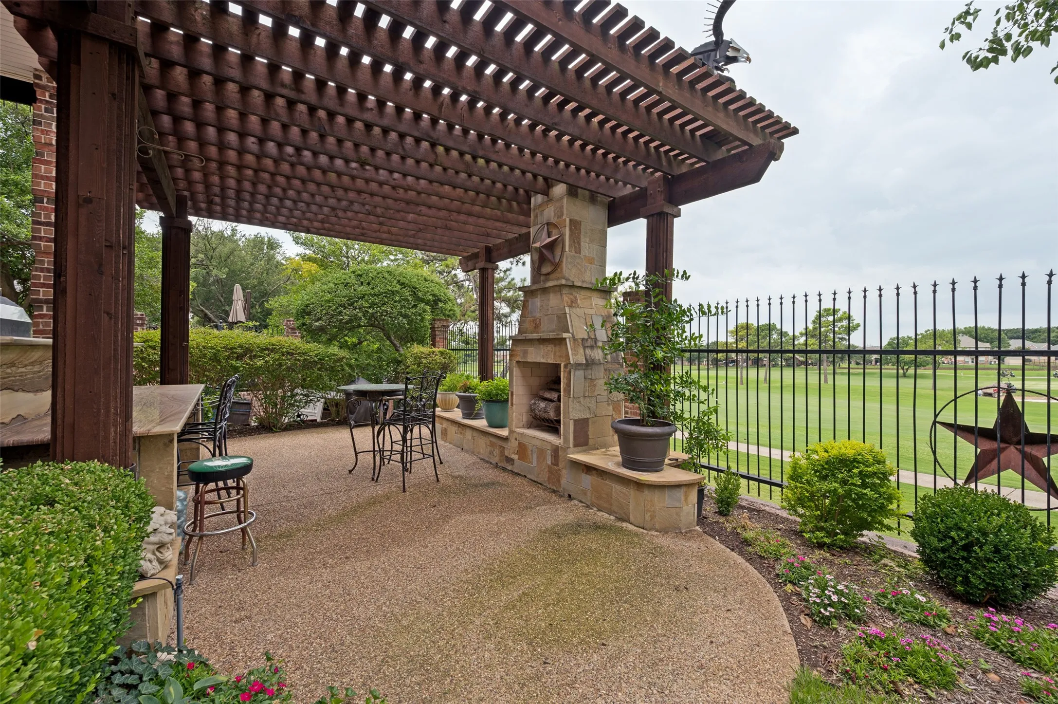 Single Family Residence For Sale in Denton County , 1634 Oak Ridge Drive, Corinth, Texas 76210, 4 Bedroom, 7 Bathroom, 4 Garage spaces, 8,108 Sqft, built in 2003, mls#21312408, Real Estate Agent in Corinth, Homes For Sale in Denton county, Homes For Sale in Corinth, Realtor in Corinth Texas, Real Estate Brokerage Independent Realty Texas, Luminita Cordes Realtor