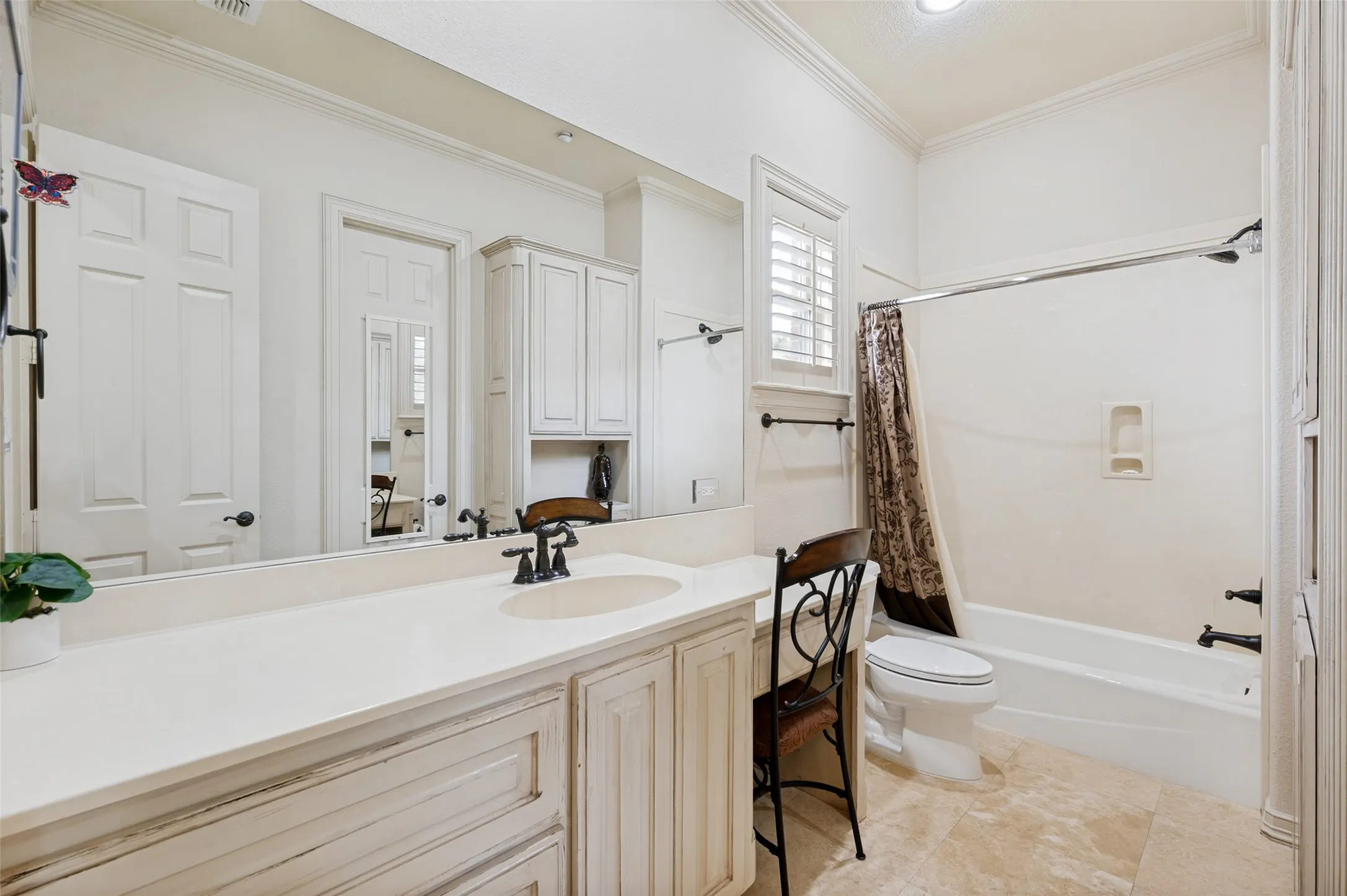 Single Family Residence For Sale in Denton County , 1634 Oak Ridge Drive, Corinth, Texas 76210, 4 Bedroom, 7 Bathroom, 4 Garage spaces, 8,108 Sqft, built in 2003, mls#21312408, Real Estate Agent in Corinth, Homes For Sale in Denton county, Homes For Sale in Corinth, Realtor in Corinth Texas, Real Estate Brokerage Independent Realty Texas, Luminita Cordes Realtor