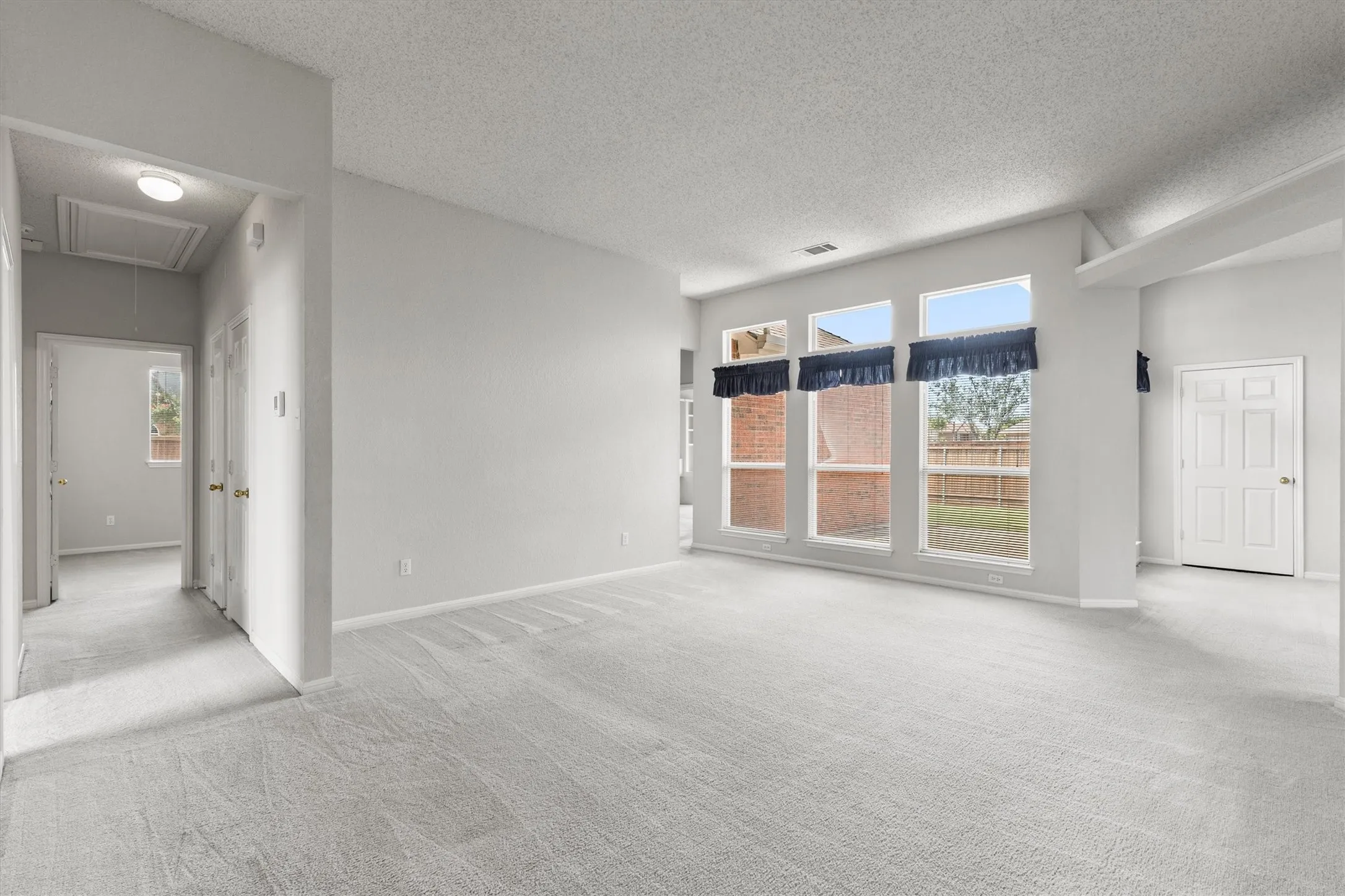 Single Family Residence For Sale in Dallas County , 7201 Armstrong Lane, Rowlett, Texas 75089, 3 Bedroom, 2 Bathroom, 2 Garage spaces, 2,198 Sqft, built in 1993, mls#21312622, Real Estate Agent in Rowlett, Homes For Sale in Dallas county, Homes For Sale in Rowlett, Realtor in Rowlett Texas, Real Estate Brokerage Independent Realty Texas, Luminita Cordes Realtor