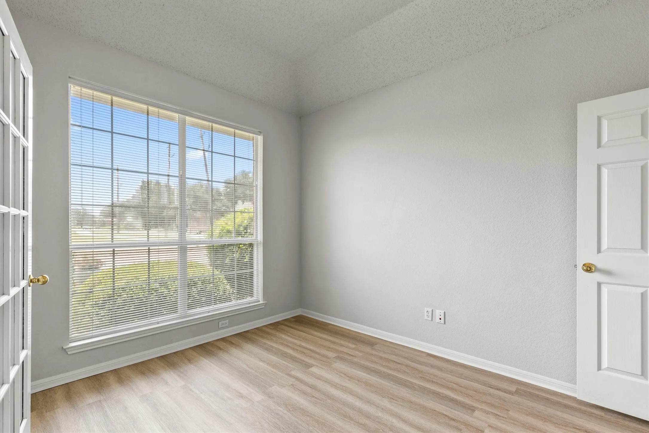 Single Family Residence For Sale in Dallas County , 7201 Armstrong Lane, Rowlett, Texas 75089, 3 Bedroom, 2 Bathroom, 2 Garage spaces, 2,198 Sqft, built in 1993, mls#21312622, Real Estate Agent in Rowlett, Homes For Sale in Dallas county, Homes For Sale in Rowlett, Realtor in Rowlett Texas, Real Estate Brokerage Independent Realty Texas, Luminita Cordes Realtor