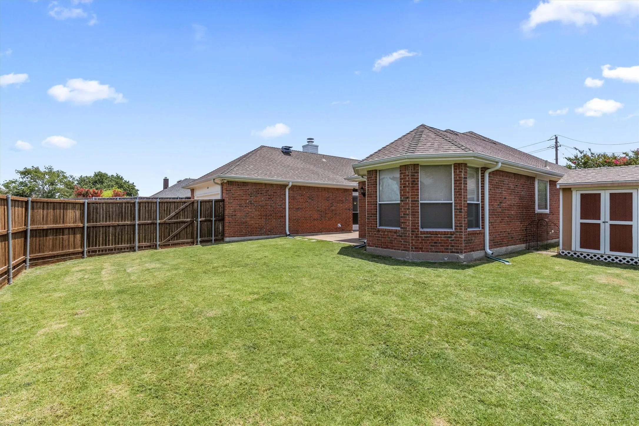 Single Family Residence For Sale in Dallas County , 7201 Armstrong Lane, Rowlett, Texas 75089, 3 Bedroom, 2 Bathroom, 2 Garage spaces, 2,198 Sqft, built in 1993, mls#21312622, Real Estate Agent in Rowlett, Homes For Sale in Dallas county, Homes For Sale in Rowlett, Realtor in Rowlett Texas, Real Estate Brokerage Independent Realty Texas, Luminita Cordes Realtor