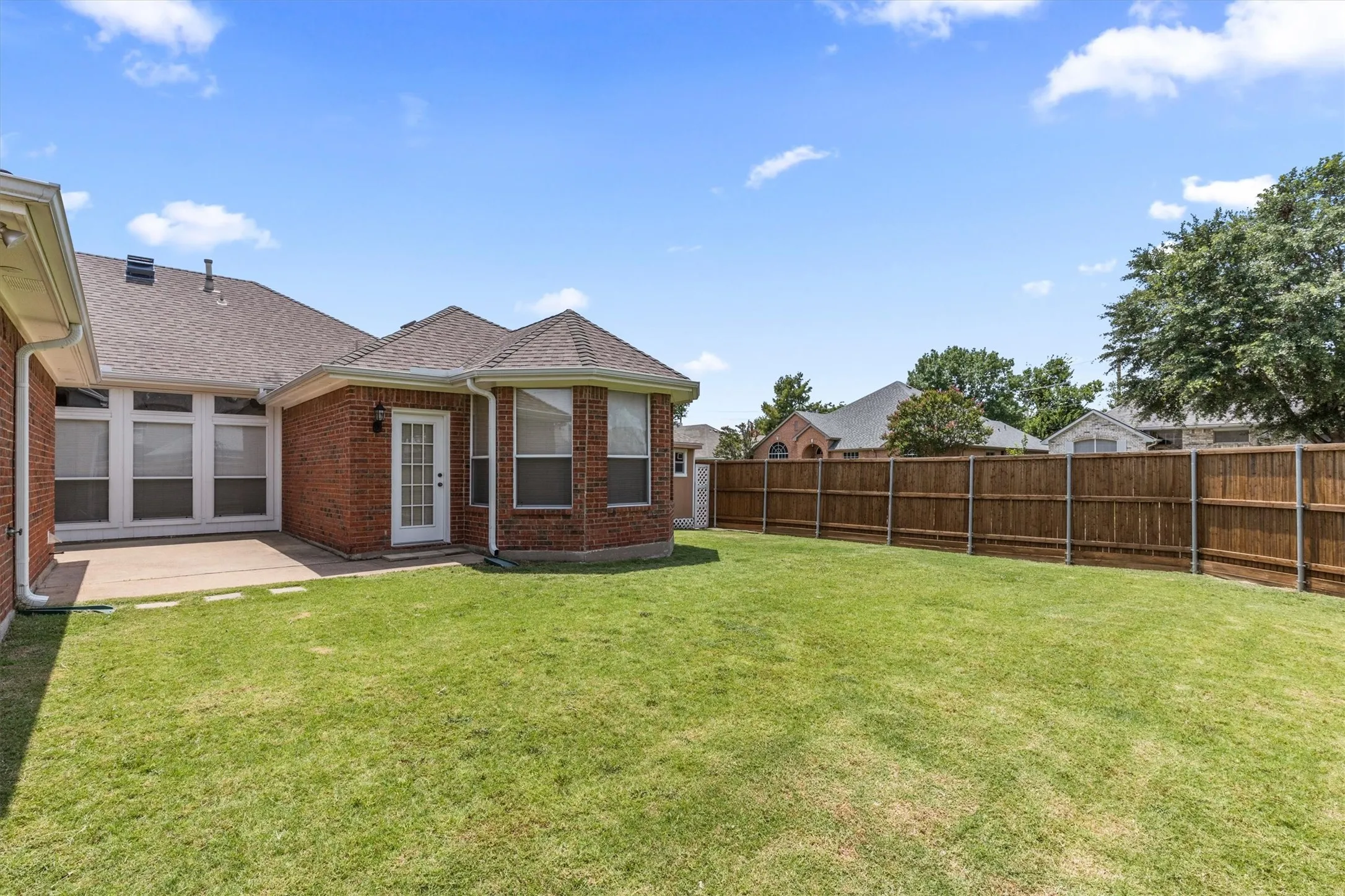 Single Family Residence For Sale in Dallas County , 7201 Armstrong Lane, Rowlett, Texas 75089, 3 Bedroom, 2 Bathroom, 2 Garage spaces, 2,198 Sqft, built in 1993, mls#21312622, Real Estate Agent in Rowlett, Homes For Sale in Dallas county, Homes For Sale in Rowlett, Realtor in Rowlett Texas, Real Estate Brokerage Independent Realty Texas, Luminita Cordes Realtor