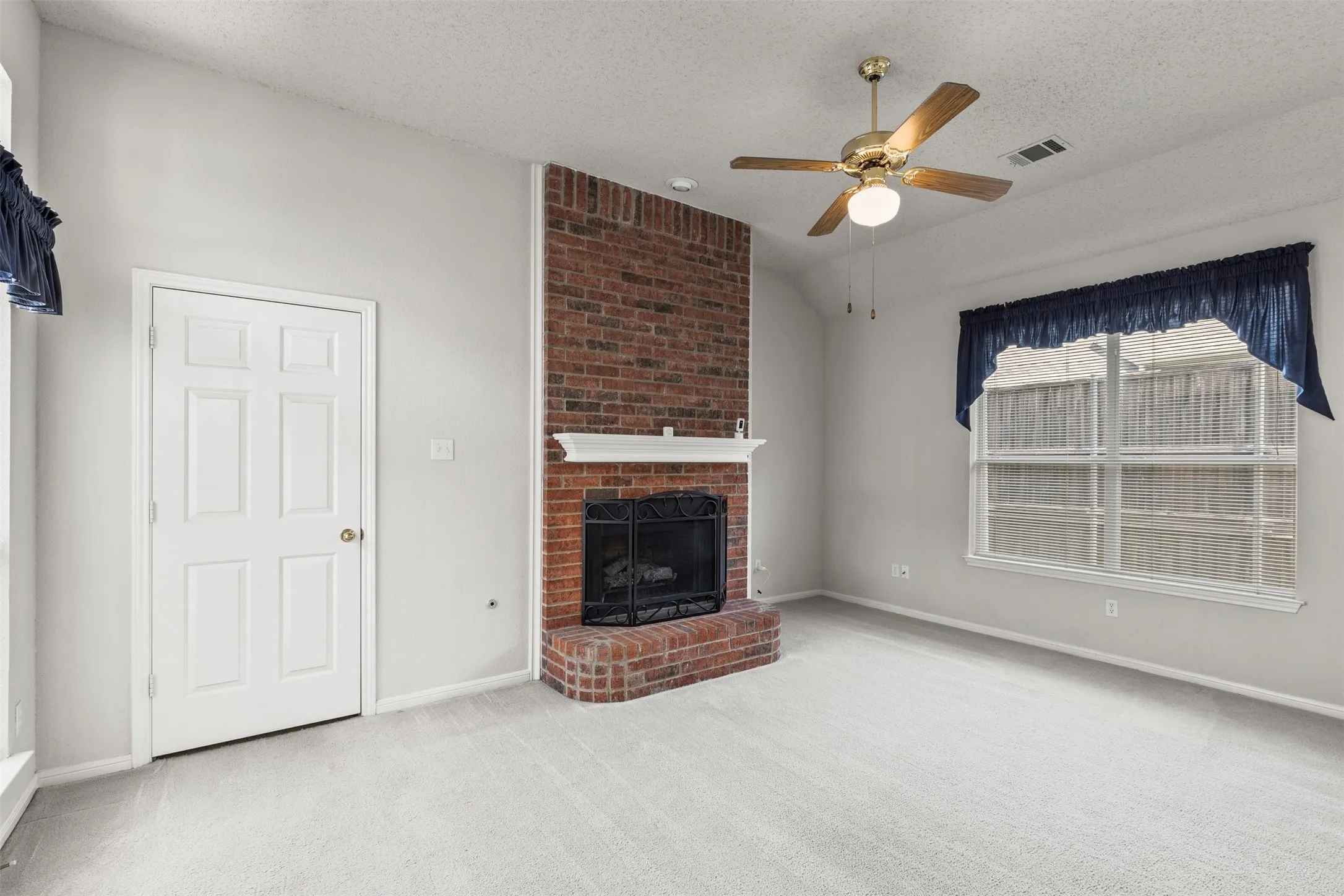 Single Family Residence For Sale in Dallas County , 7201 Armstrong Lane, Rowlett, Texas 75089, 3 Bedroom, 2 Bathroom, 2 Garage spaces, 2,198 Sqft, built in 1993, mls#21312622, Real Estate Agent in Rowlett, Homes For Sale in Dallas county, Homes For Sale in Rowlett, Realtor in Rowlett Texas, Real Estate Brokerage Independent Realty Texas, Luminita Cordes Realtor