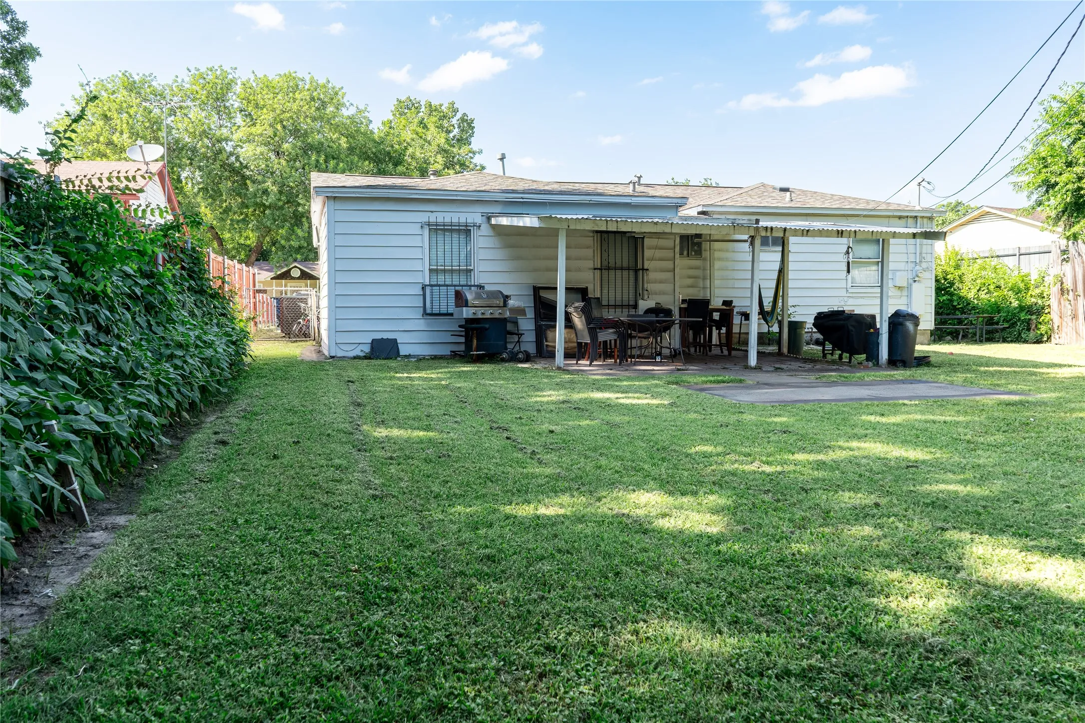 Single Family Residence For Sale in Dallas County , 1010 Mcclendon Street, Irving, Texas 75061, 4 Bedroom, 2 Bathroom, Garage spaces, 1,740 Sqft, built in 1954, mls#21312776, Real Estate Agent in Irving, Homes For Sale in Dallas county, Homes For Sale in Irving, Realtor in Irving Texas, Real Estate Brokerage Independent Realty Texas, Luminita Cordes Realtor
