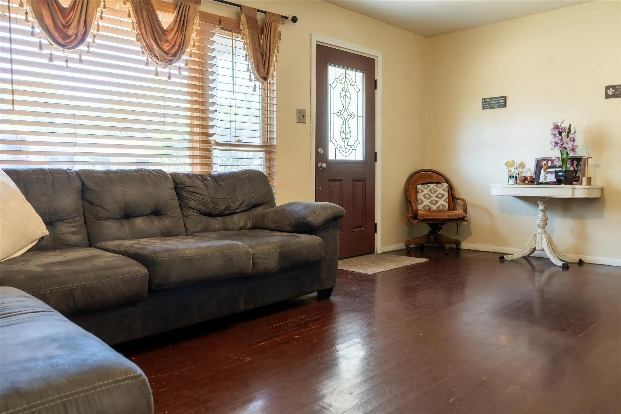 Single Family Residence For Sale in Dallas County , 1010 Mcclendon Street, Irving, Texas 75061, 4 Bedroom, 2 Bathroom, Garage spaces, 1,740 Sqft, built in 1954, mls#21312776, Real Estate Agent in Irving, Homes For Sale in Dallas county, Homes For Sale in Irving, Realtor in Irving Texas, Real Estate Brokerage Independent Realty Texas, Luminita Cordes Realtor