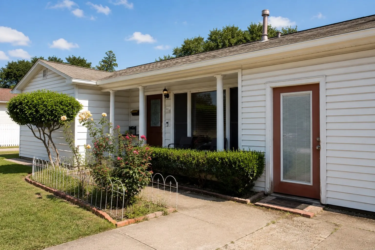 Single Family Residence For Sale in Dallas County , 1010 Mcclendon Street, Irving, Texas 75061, 4 Bedroom, 2 Bathroom, Garage spaces, 1,740 Sqft, built in 1954, mls#21312776, Real Estate Agent in Irving, Homes For Sale in Dallas county, Homes For Sale in Irving, Realtor in Irving Texas, Real Estate Brokerage Independent Realty Texas, Luminita Cordes Realtor