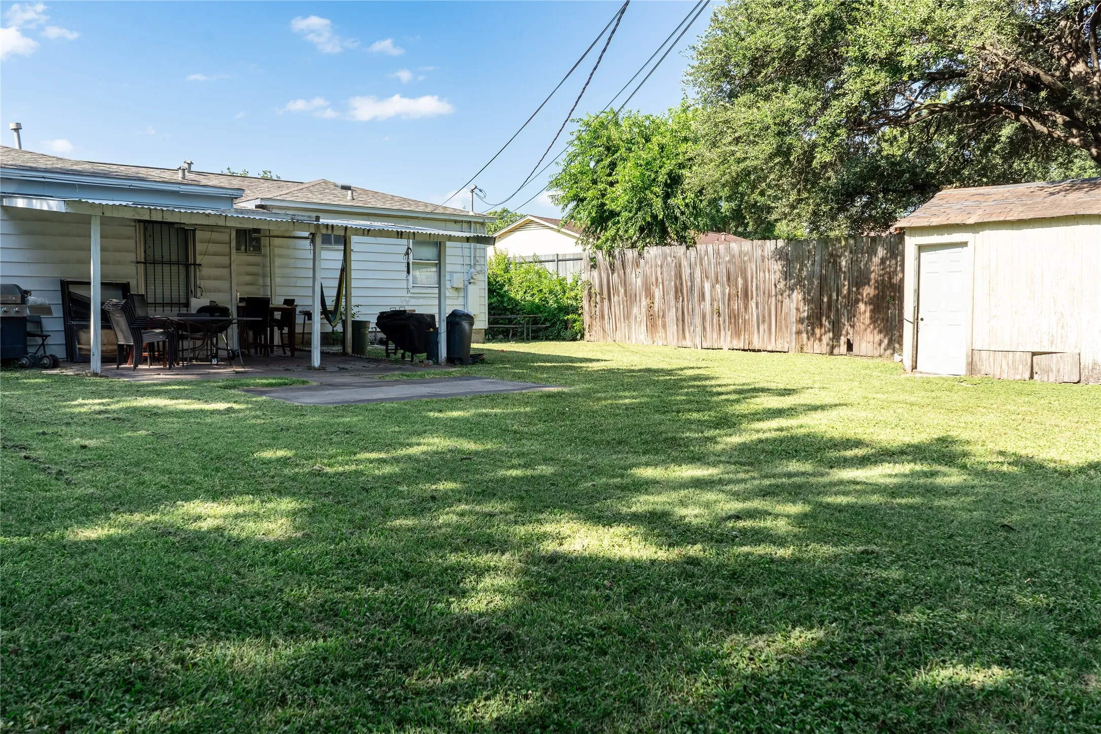 Single Family Residence For Sale in Dallas County , 1010 Mcclendon Street, Irving, Texas 75061, 4 Bedroom, 2 Bathroom, Garage spaces, 1,740 Sqft, built in 1954, mls#21312776, Real Estate Agent in Irving, Homes For Sale in Dallas county, Homes For Sale in Irving, Realtor in Irving Texas, Real Estate Brokerage Independent Realty Texas, Luminita Cordes Realtor