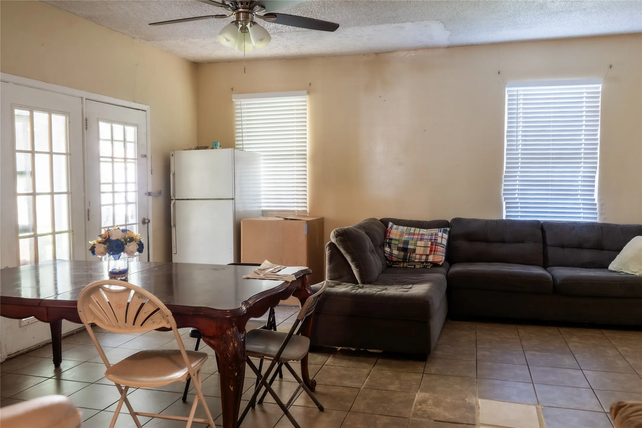 Single Family Residence For Sale in Dallas County , 1010 Mcclendon Street, Irving, Texas 75061, 4 Bedroom, 2 Bathroom, Garage spaces, 1,740 Sqft, built in 1954, mls#21312776, Real Estate Agent in Irving, Homes For Sale in Dallas county, Homes For Sale in Irving, Realtor in Irving Texas, Real Estate Brokerage Independent Realty Texas, Luminita Cordes Realtor