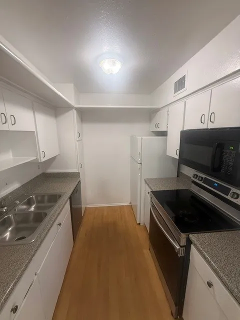 Condominium For Rent in Dallas County , 12888 montfort Drive 245, Dallas, Texas 75230, 2 Bedroom, 1 Bathroom, 1 Garage spaces, 774 Sqft, built in 1968, mls#21312781, Real Estate Agent in Dallas, Homes For Rent in Dallas county, Homes For Rent in Dallas, Realtor in Dallas Texas, Real Estate Brokerage Independent Realty Texas, Luminita Cordes Realtor