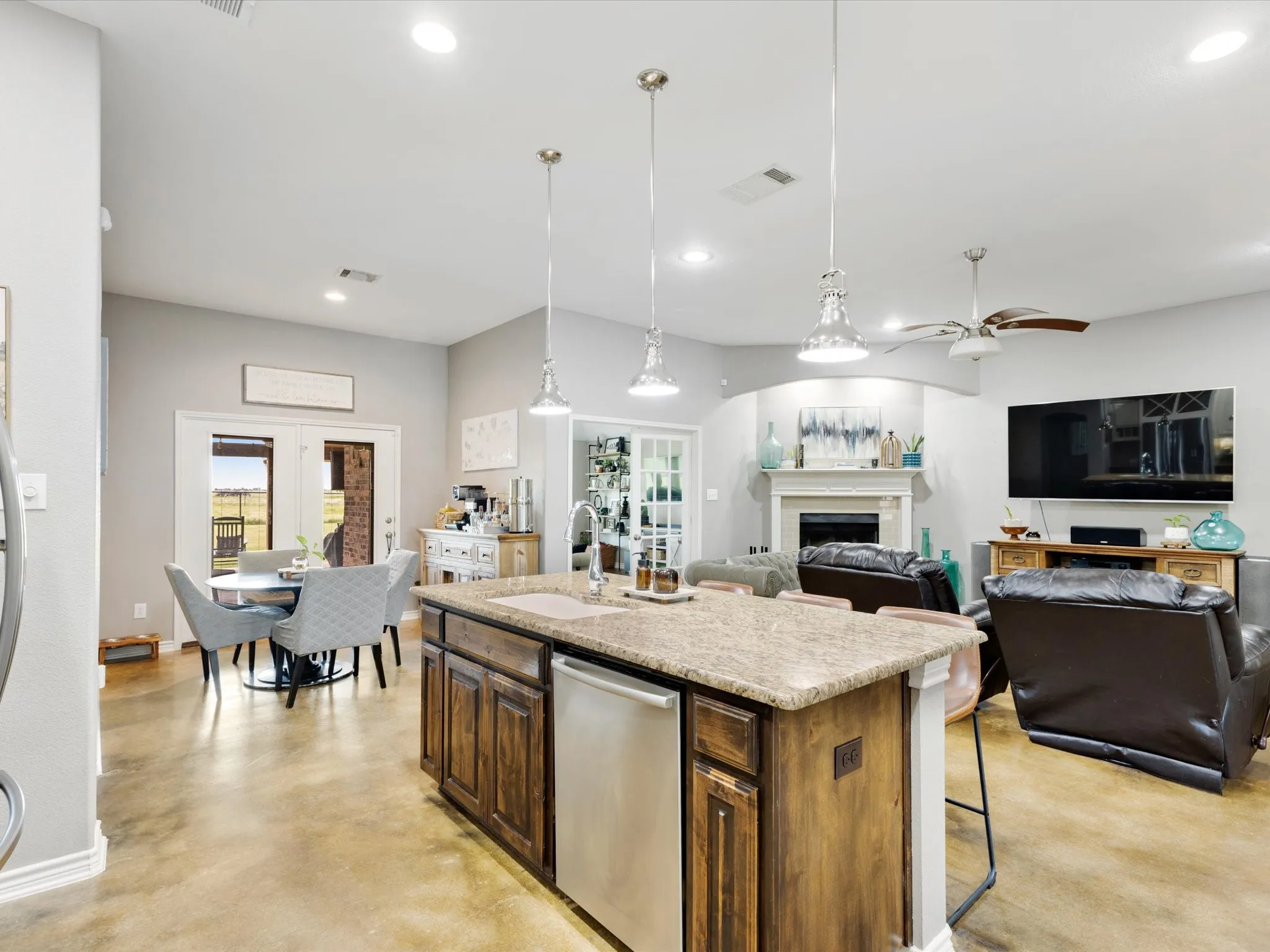 Single Family Residence For Sale in Denton County , 111 Petes Court, Ponder, Texas 76259, 4 Bedroom, 2 Bathroom, 2 Garage spaces, 2,359 Sqft, built in 2013, mls#21312720, Real Estate Agent in Ponder, Homes For Sale in Denton county, Homes For Sale in Ponder, Realtor in Ponder Texas, Real Estate Brokerage Independent Realty Texas, Luminita Cordes Realtor