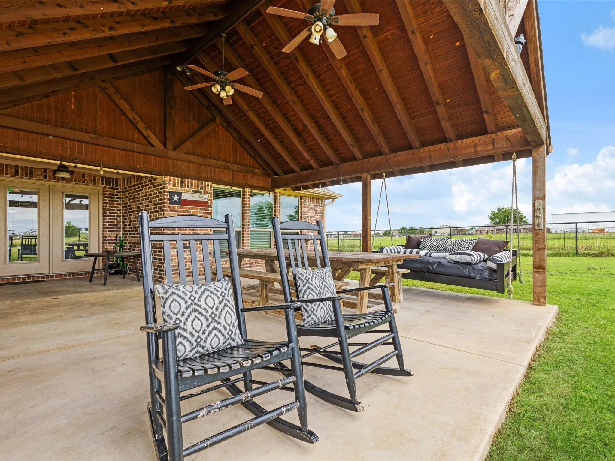 Single Family Residence For Sale in Denton County , 111 Petes Court, Ponder, Texas 76259, 4 Bedroom, 2 Bathroom, 2 Garage spaces, 2,359 Sqft, built in 2013, mls#21312720, Real Estate Agent in Ponder, Homes For Sale in Denton county, Homes For Sale in Ponder, Realtor in Ponder Texas, Real Estate Brokerage Independent Realty Texas, Luminita Cordes Realtor